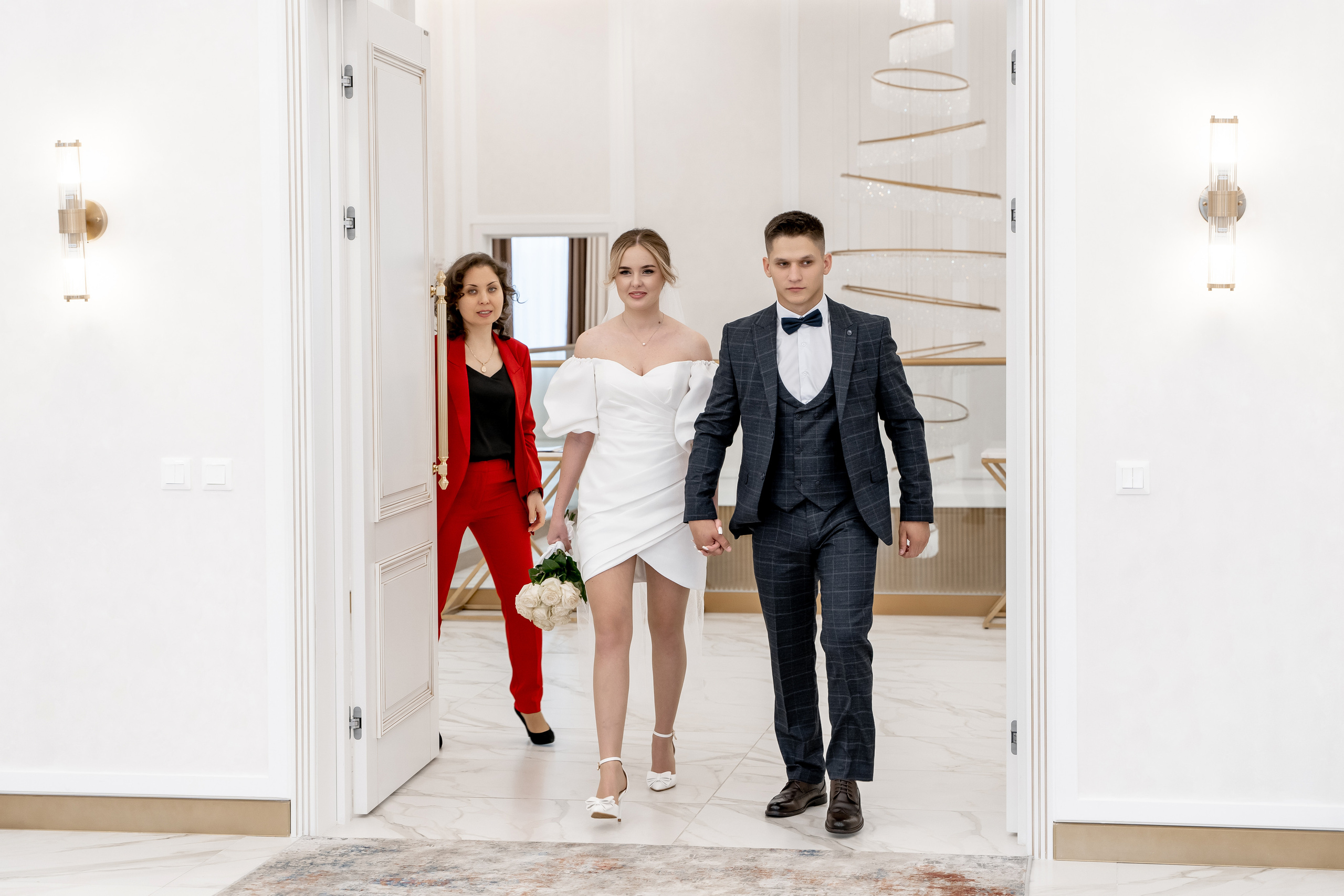 Красивые свадебные фотографии. Красивые фотографии в ЗАГСе. Дворец бракосочетания Южное Бутово. Свадебный фотограф в Москве. Свадебный фотограф Бутово, Видное, Домодедово. Свадебная прогулка в Москве. Красивые стильные свадебные фотосессии. Свадебная фотосессия в ЗАГСЕ. Прогулка в Центре Москвы. 