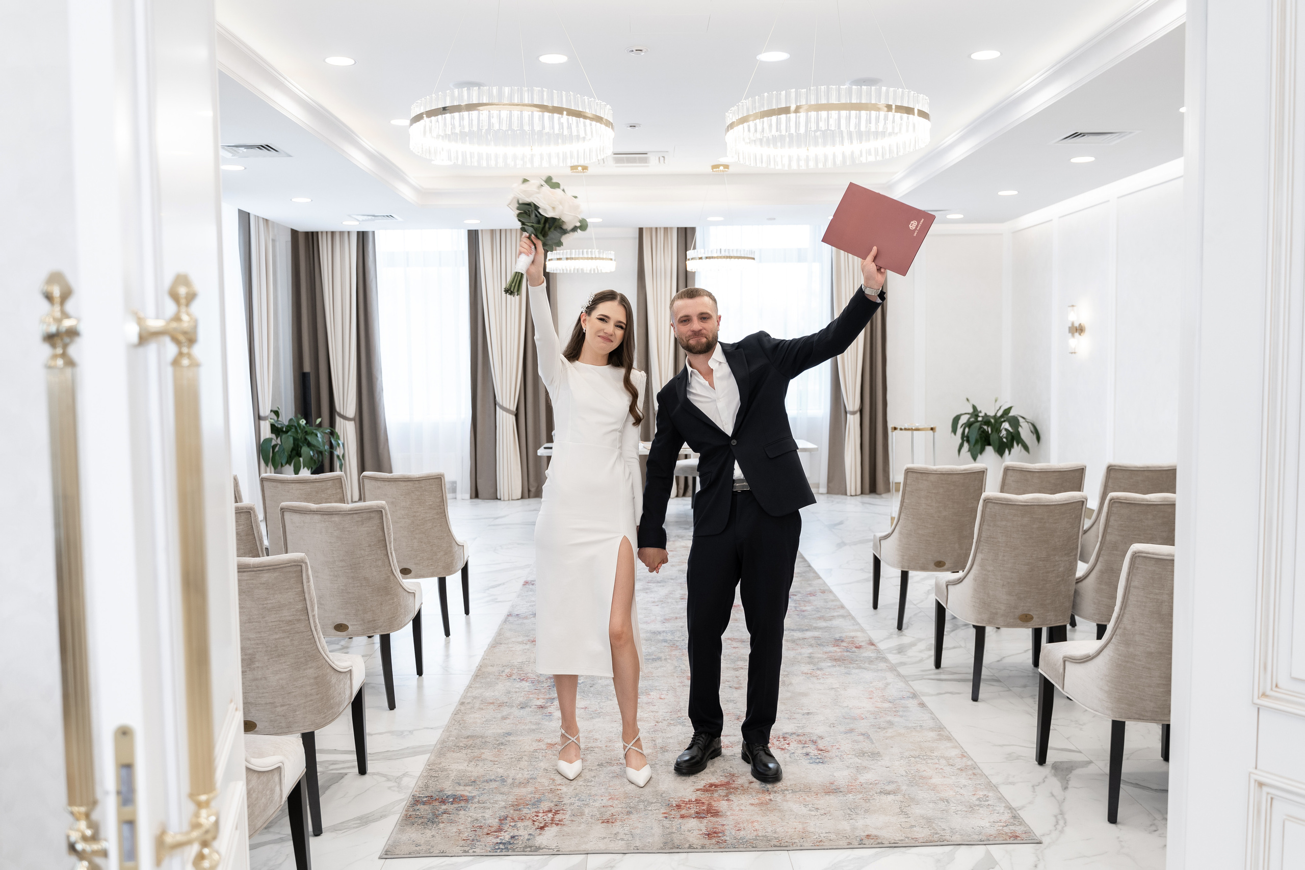 Свадебный фотограф в Москве. Свадебный фотограф Видное, Бутово. Роспись во дворце бракосочетания Южное Бутово. Регистрация брака в Москве и Московской области. Фотограф на свадьбу. Свадебная фотосессия в центре  Москвы. Фотосессия Хилков переулок. Фотосессия свадебного банкета  в ресторане. Выездная регистрация брака. Фотосессия молодоженов. Свадебная прогулка. Жених и невеста в день свадьбы. 