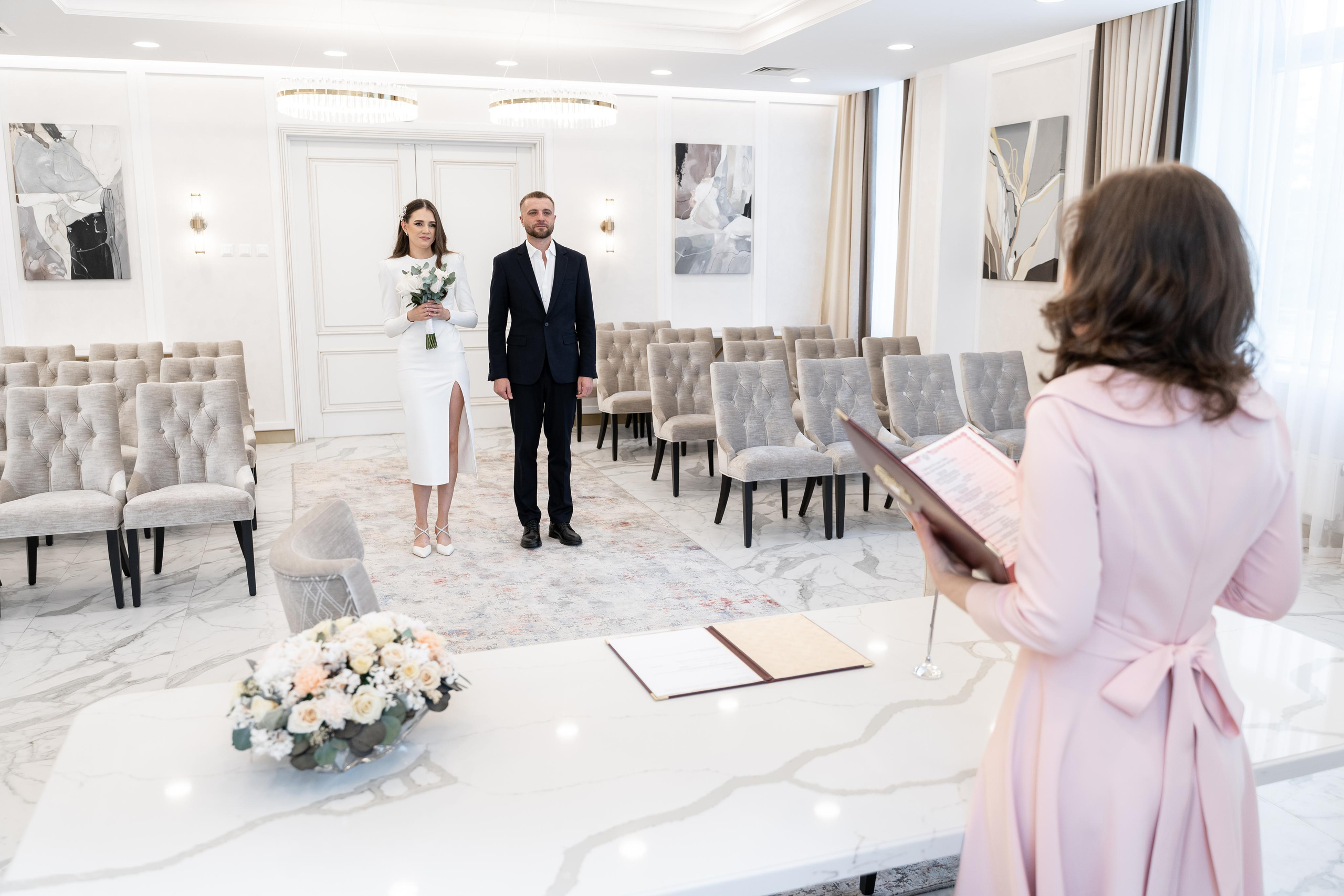 Свадебный фотограф в Москве. Свадебный фотограф Видное, Бутово. Роспись во дворце бракосочетания Южное Бутово. Регистрация брака в Москве и Московской области. Фотограф на свадьбу. Свадебная фотосессия в центре  Москвы. Фотосессия Хилков переулок. Фотосессия свадебного банкета  в ресторане. Выездная регистрация брака. Фотосессия молодоженов. Свадебная прогулка. Жених и невеста в день свадьбы. 