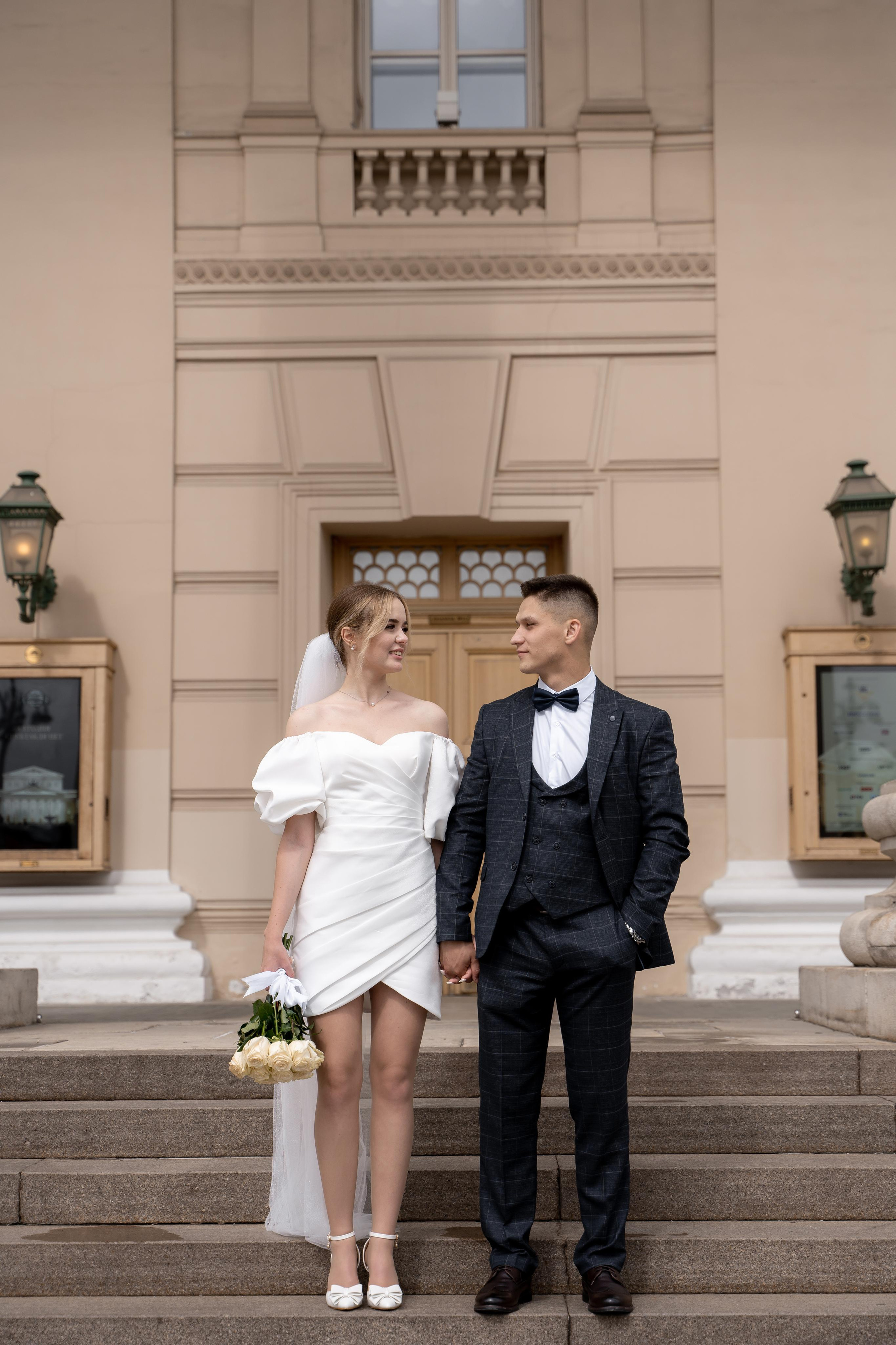 Красивые свадебные фотографии. Красивые фотографии в ЗАГСе. Дворец бракосочетания Южное Бутово. Свадебный фотограф в Москве. Свадебный фотограф Бутово, Видное, Домодедово. Свадебная прогулка в Москве. Красивые стильные свадебные фотосессии. Свадебная фотосессия в ЗАГСЕ. Прогулка в Центре Москвы. 