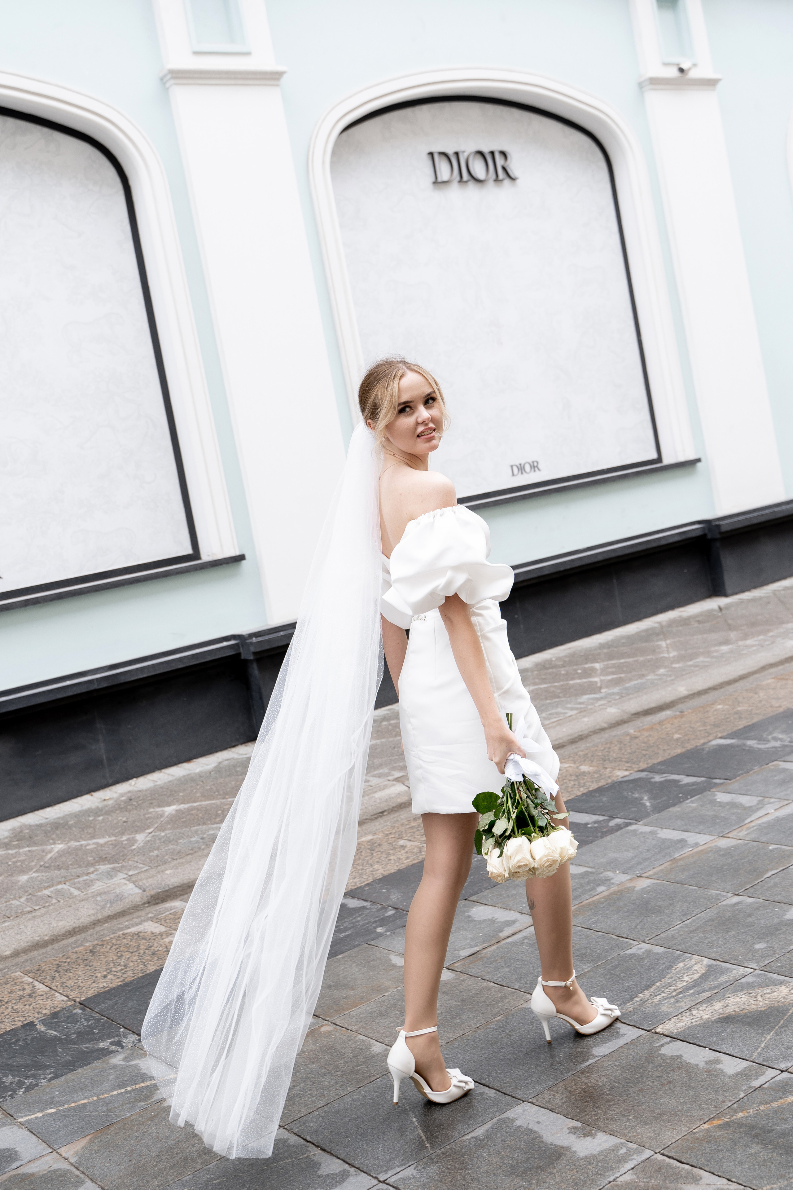 Красивые свадебные фотографии. Красивые фотографии в ЗАГСе. Дворец бракосочетания Южное Бутово. Свадебный фотограф в Москве. Свадебный фотограф Бутово, Видное, Домодедово. Свадебная прогулка в Москве. Красивые стильные свадебные фотосессии. Свадебная фотосессия в ЗАГСЕ. Прогулка в Центре Москвы. 