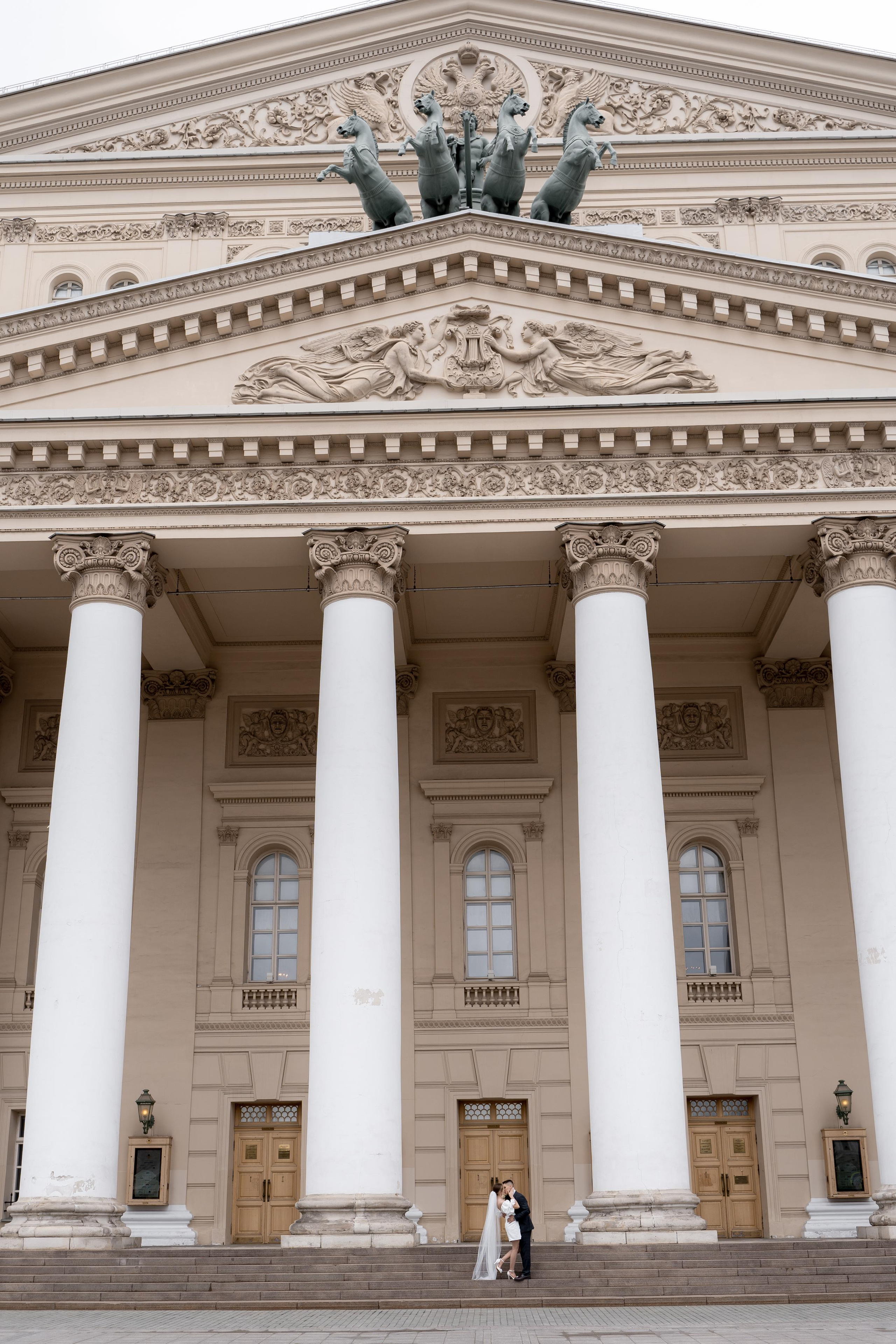 Красивые свадебные фотографии. Красивые фотографии в ЗАГСе. Дворец бракосочетания Южное Бутово. Свадебный фотограф в Москве. Свадебный фотограф Бутово, Видное, Домодедово. Свадебная прогулка в Москве. Красивые стильные свадебные фотосессии. Свадебная фотосессия в ЗАГСЕ. Прогулка в Центре Москвы. 
