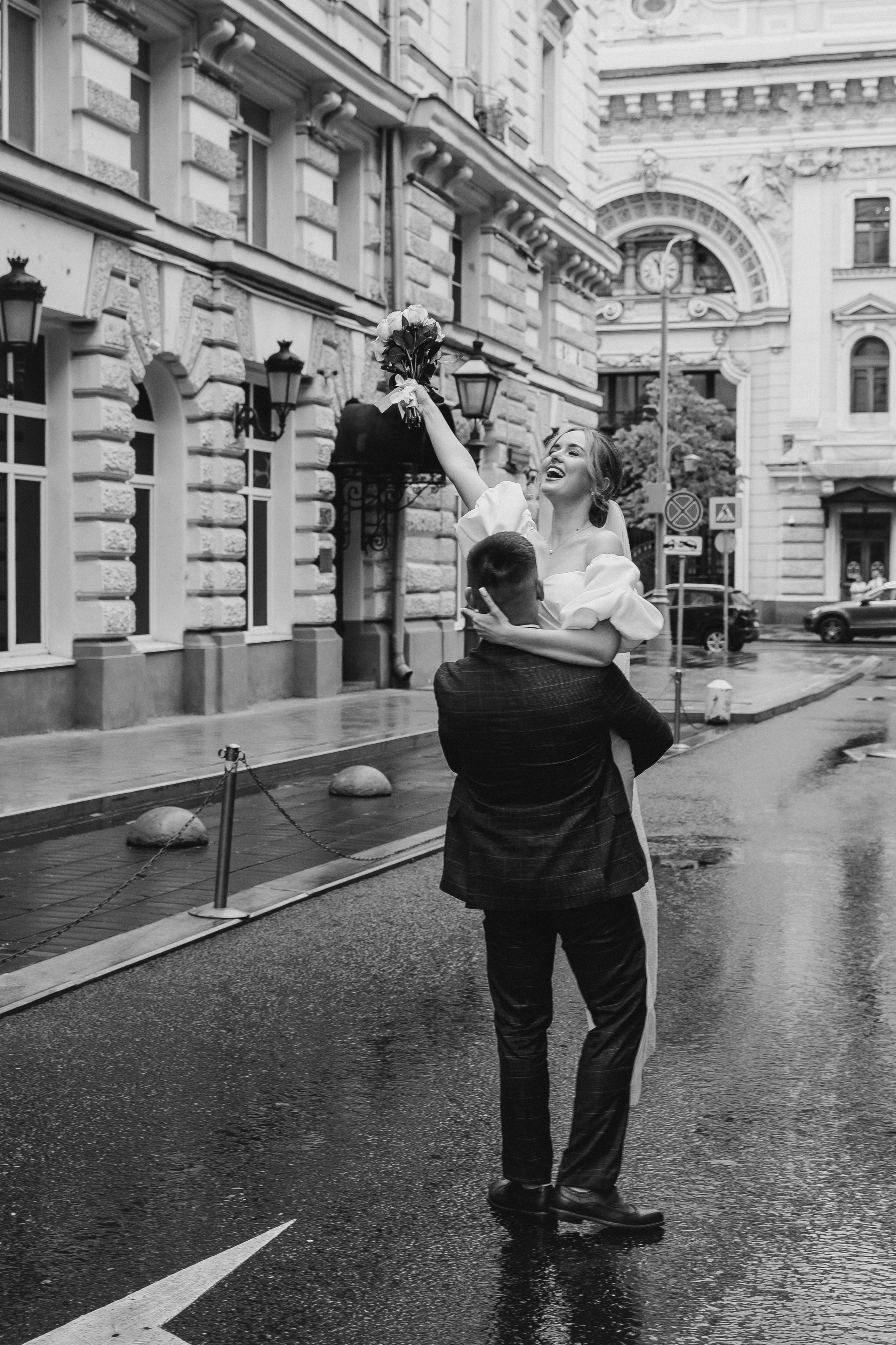 Красивые свадебные фотографии. Красивые фотографии в ЗАГСе. Дворец бракосочетания Южное Бутово. Свадебный фотограф в Москве. Свадебный фотограф Бутово, Видное, Домодедово. Свадебная прогулка в Москве. Красивые стильные свадебные фотосессии. Свадебная фотосессия в ЗАГСЕ. Прогулка в Центре Москвы. 