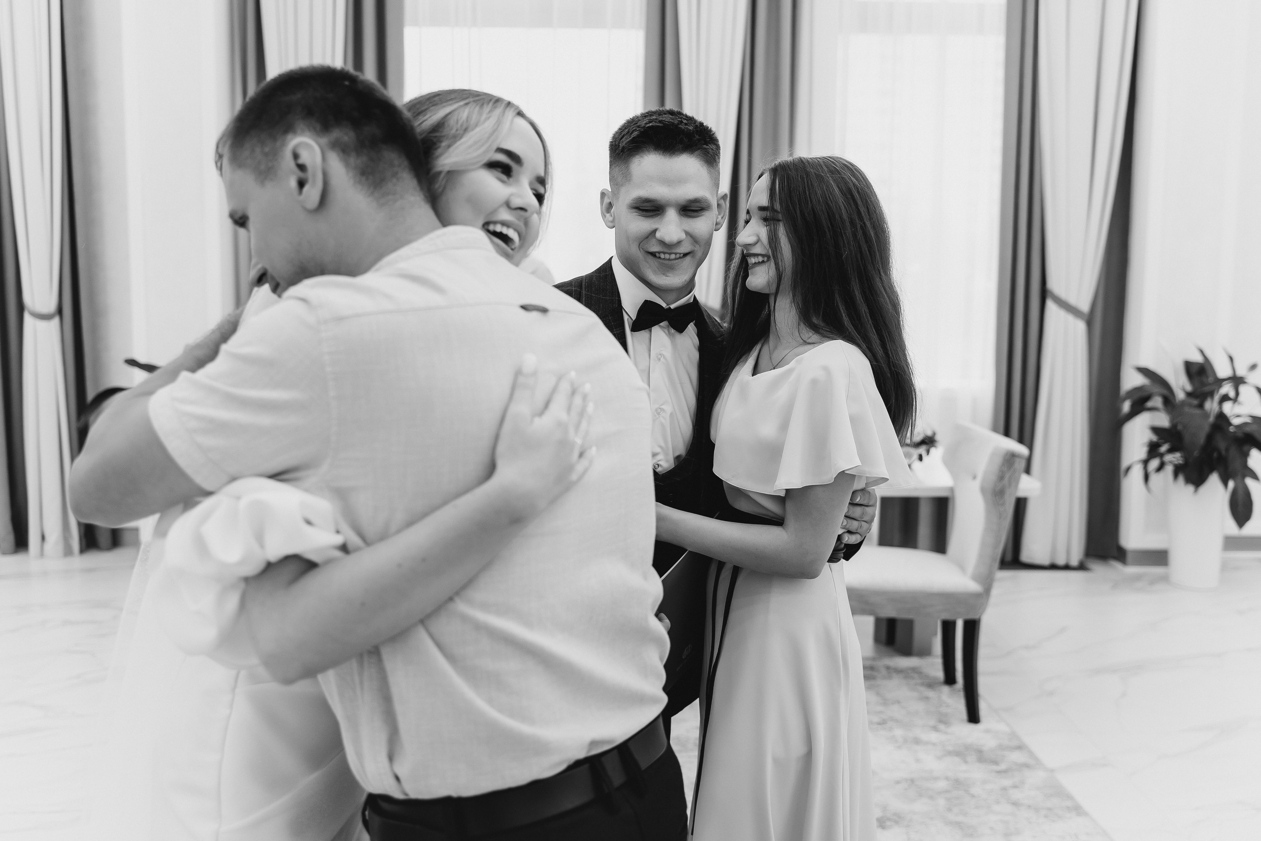 Красивые свадебные фотографии. Красивые фотографии в ЗАГСе. Дворец бракосочетания Южное Бутово. Свадебный фотограф в Москве. Свадебный фотограф Бутово, Видное, Домодедово. Свадебная прогулка в Москве. Красивые стильные свадебные фотосессии. Свадебная фотосессия в ЗАГСЕ. Прогулка в Центре Москвы. 