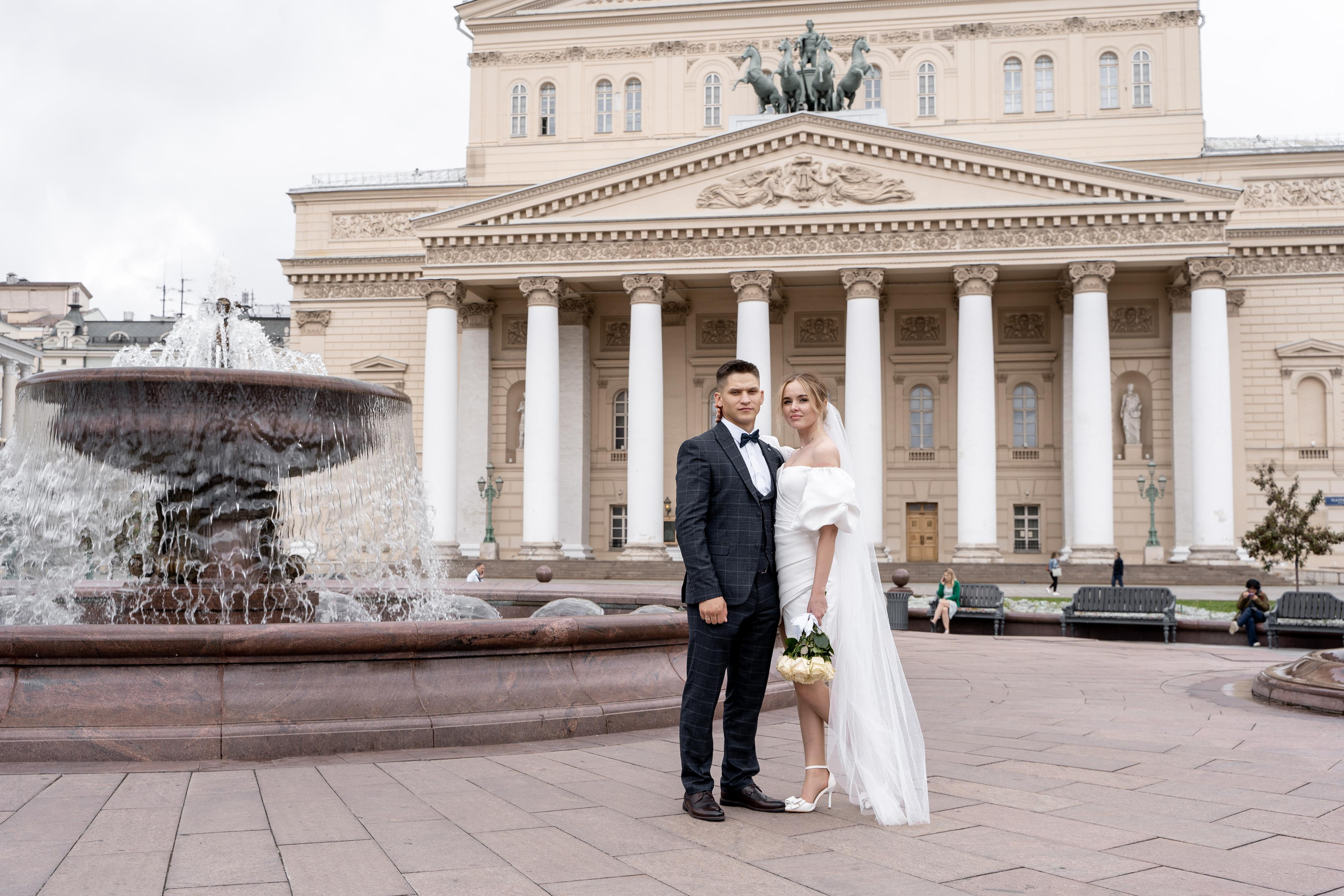 Красивые свадебные фотографии. Красивые фотографии в ЗАГСе. Дворец бракосочетания Южное Бутово. Свадебный фотограф в Москве. Свадебный фотограф Бутово, Видное, Домодедово. Свадебная прогулка в Москве. Красивые стильные свадебные фотосессии. Свадебная фотосессия в ЗАГСЕ. Прогулка в Центре Москвы. 