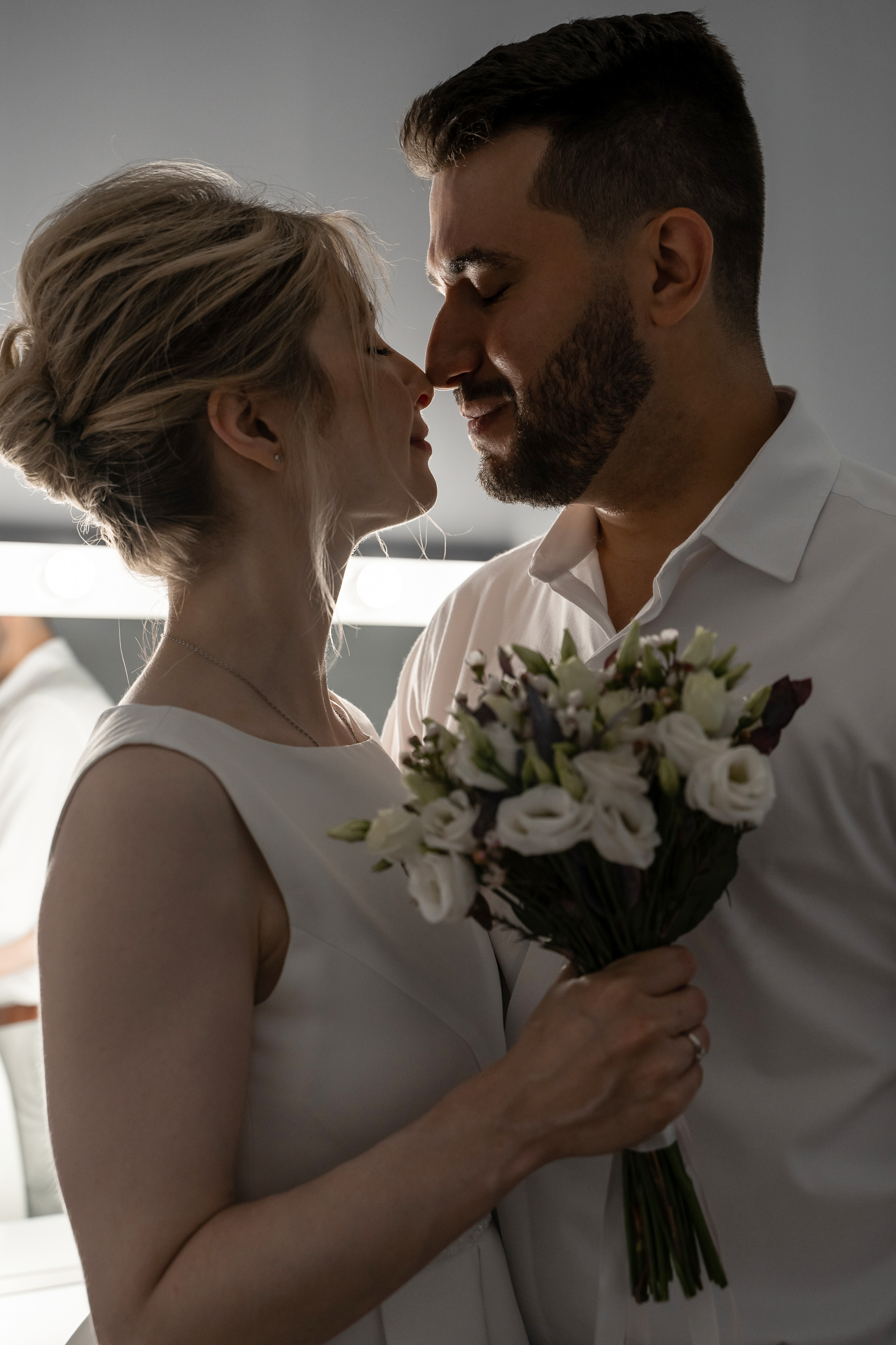 Свадебная фотосессия Домодедово. Домодедовский ЗАГС. Дворец бракосочетания Домодедово. Парк Елочки в Домодедово. Жених, невеста и корги на свадьбе. Молодожены. Свадебный фотограф Домодедово. Свадебная прогулка в парке. Фотосессия в Подмосковье. Свадебный фотограф в Москве, Бутово, городе Видное. Душевный фотограф . Свадебный фотограф для стильных пар с хорошим вкусом. Свадебная эстетика. Стильная свадьба. Выездная регистрация. Свадебная фотосессия на природе. 