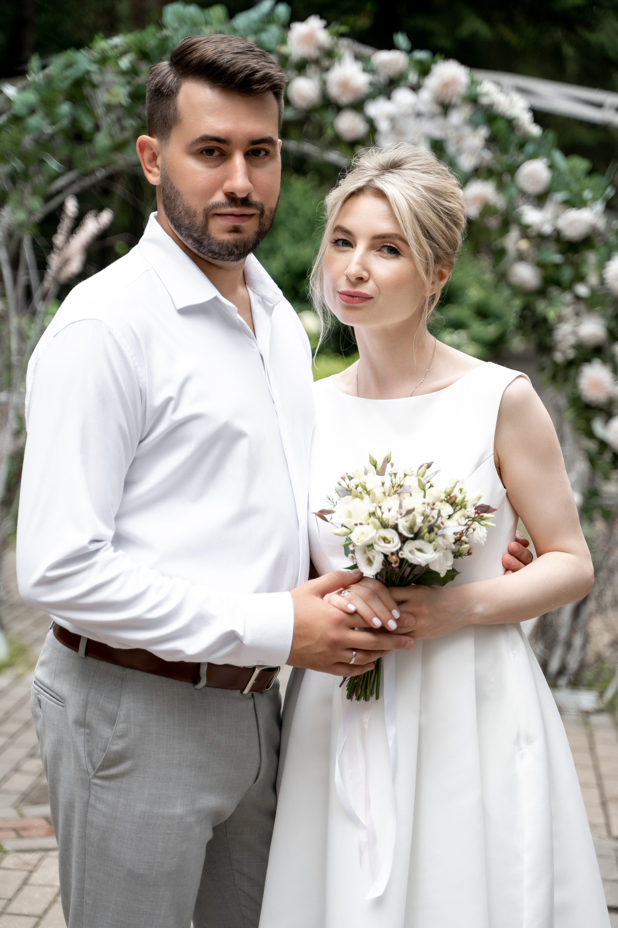 Свадебная фотосессия Домодедово. Домодедовский ЗАГС. Дворец бракосочетания Домодедово. Парк Елочки в Домодедово. Жених, невеста и корги на свадьбе. Молодожены. Свадебный фотограф Домодедово. Свадебная прогулка в парке. Фотосессия в Подмосковье. Свадебный фотограф в Москве, Бутово, городе Видное. Душевный фотограф . Свадебный фотограф для стильных пар с хорошим вкусом. Свадебная эстетика. Стильная свадьба. Выездная регистрация. Свадебная фотосессия на природе. 