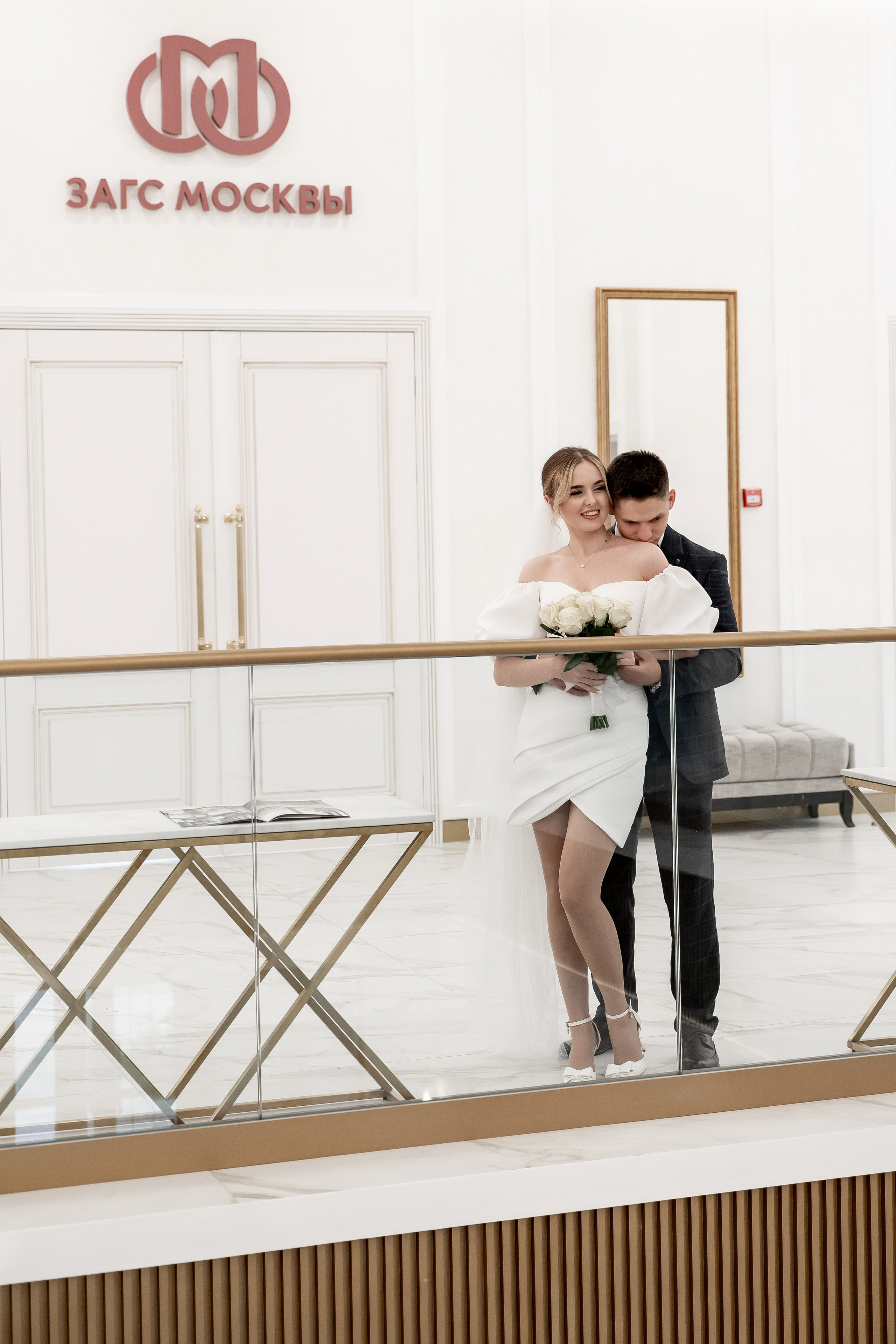 Красивые свадебные фотографии. Красивые фотографии в ЗАГСе. Дворец бракосочетания Южное Бутово. Свадебный фотограф в Москве. Свадебный фотограф Бутово, Видное, Домодедово. Свадебная прогулка в Москве. Красивые стильные свадебные фотосессии. Свадебная фотосессия в ЗАГСЕ. Прогулка в Центре Москвы. 