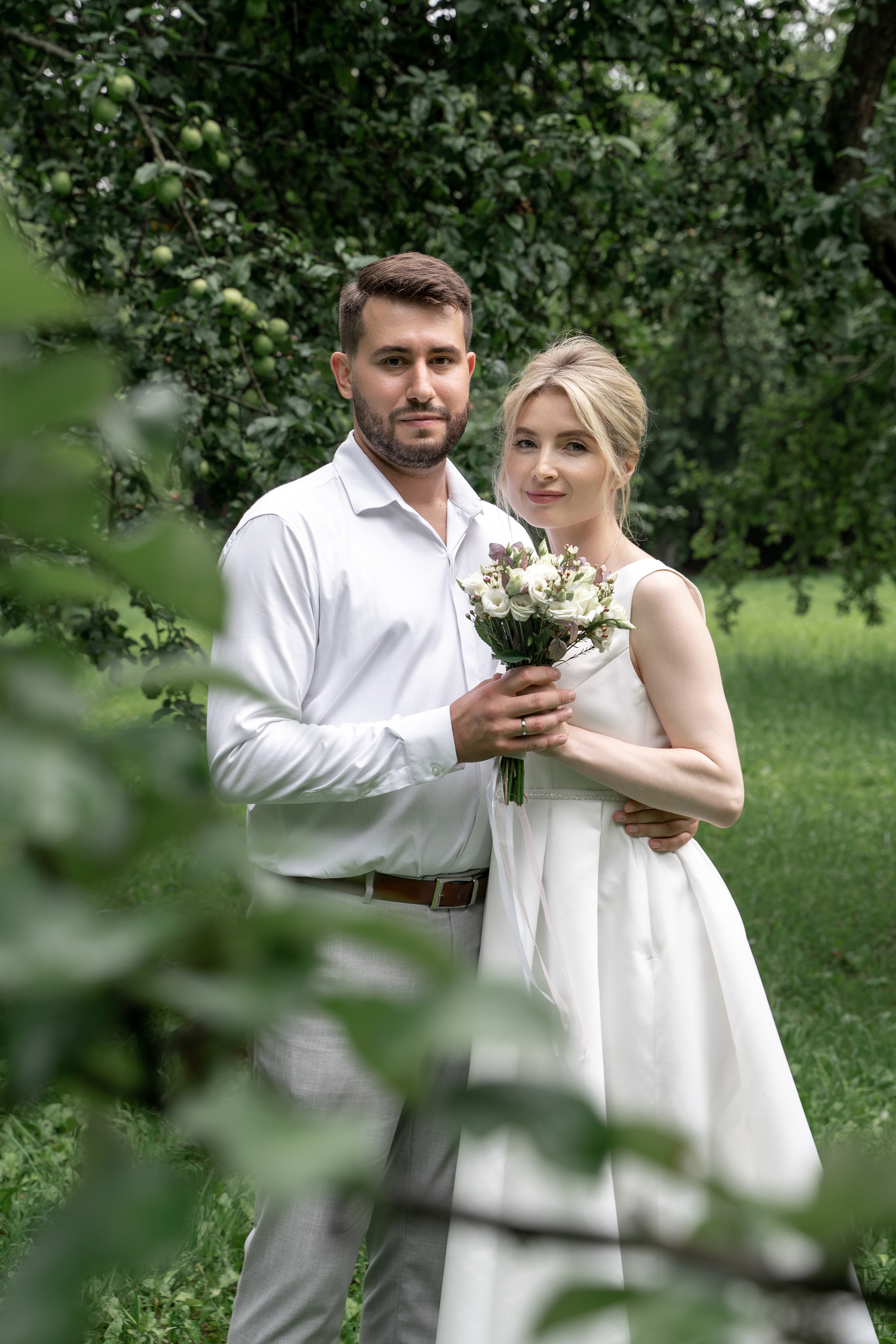 Свадебная фотосессия Домодедово. Домодедовский ЗАГС. Дворец бракосочетания Домодедово. Парк Елочки в Домодедово. Жених, невеста и корги на свадьбе. Молодожены. Свадебный фотограф Домодедово. Свадебная прогулка в парке. Фотосессия в Подмосковье. Свадебный фотограф в Москве, Бутово, городе Видное. Душевный фотограф . Свадебный фотограф для стильных пар с хорошим вкусом. Свадебная эстетика. Стильная свадьба. Выездная регистрация. Свадебная фотосессия на природе. 