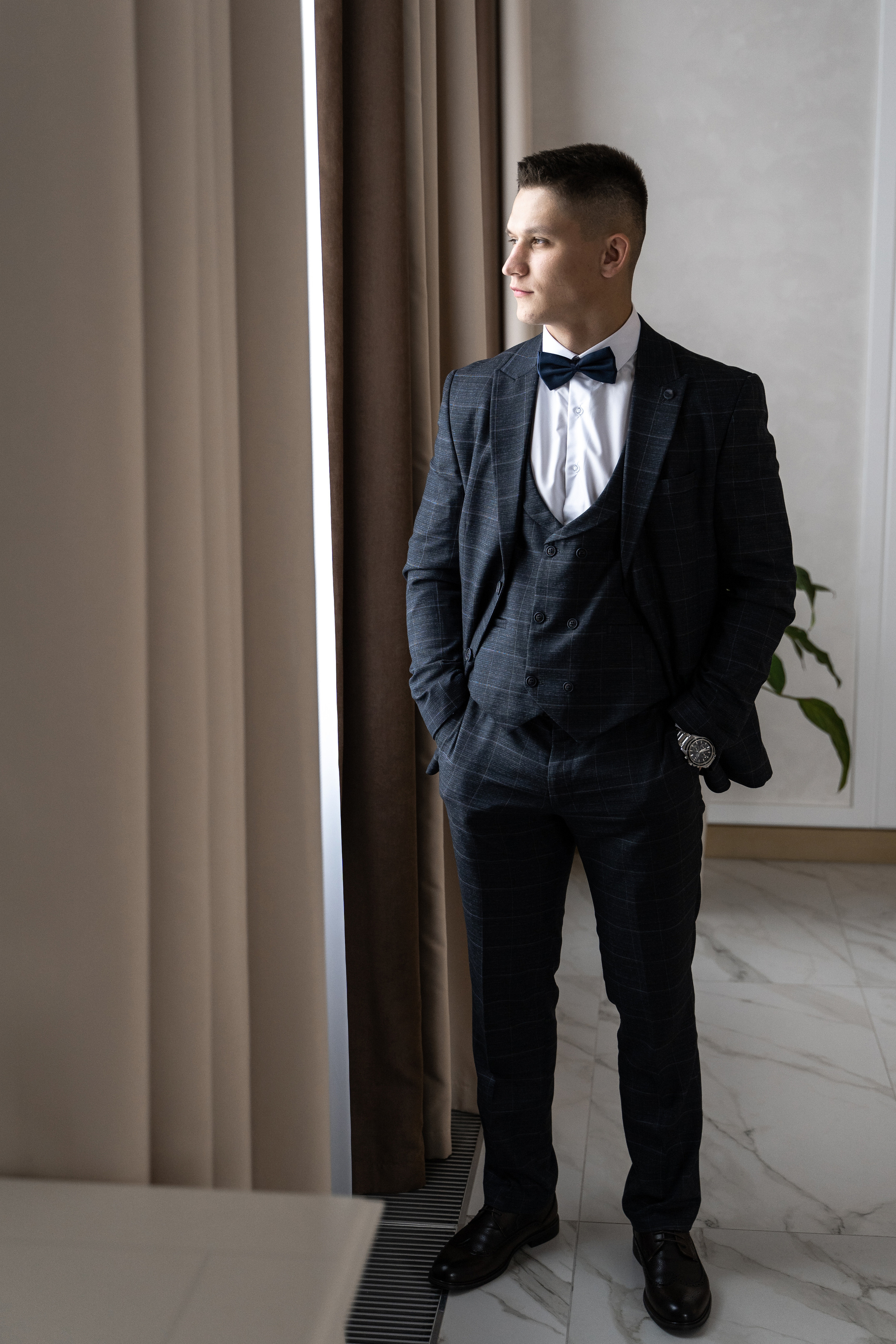 Красивые свадебные фотографии. Красивые фотографии в ЗАГСе. Дворец бракосочетания Южное Бутово. Свадебный фотограф в Москве. Свадебный фотограф Бутово, Видное, Домодедово. Свадебная прогулка в Москве. Красивые стильные свадебные фотосессии. Свадебная фотосессия в ЗАГСЕ. Прогулка в Центре Москвы. 