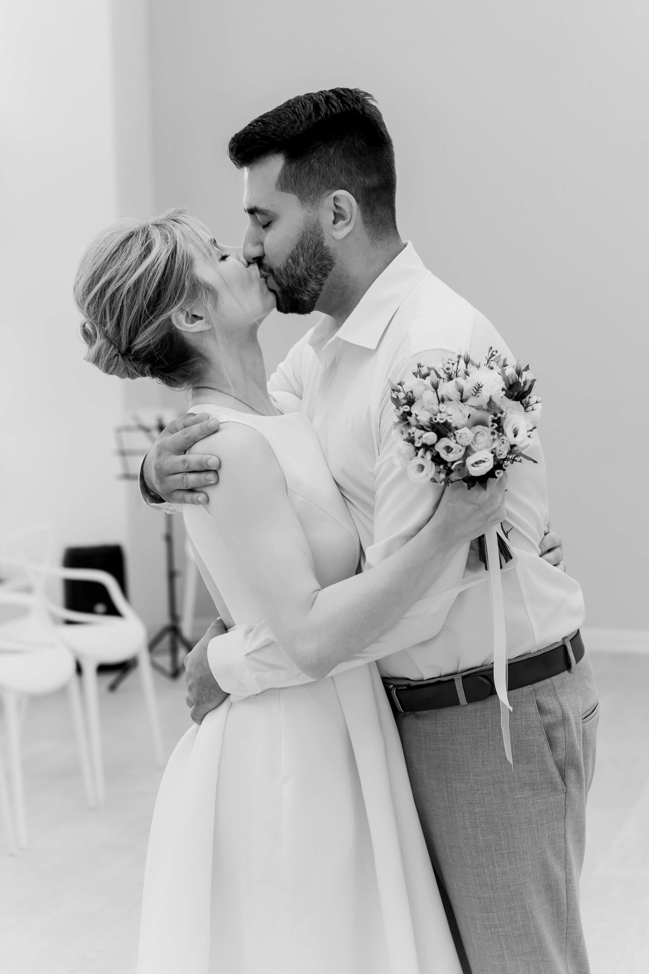 Свадебная фотосессия Домодедово. Домодедовский ЗАГС. Дворец бракосочетания Домодедово. Парк Елочки в Домодедово. Жених, невеста и корги на свадьбе. Молодожены. Свадебный фотограф Домодедово. Свадебная прогулка в парке. Фотосессия в Подмосковье. Свадебный фотограф в Москве, Бутово, городе Видное. Душевный фотограф . Свадебный фотограф для стильных пар с хорошим вкусом. Свадебная эстетика. Стильная свадьба. Выездная регистрация. Свадебная фотосессия на природе. 