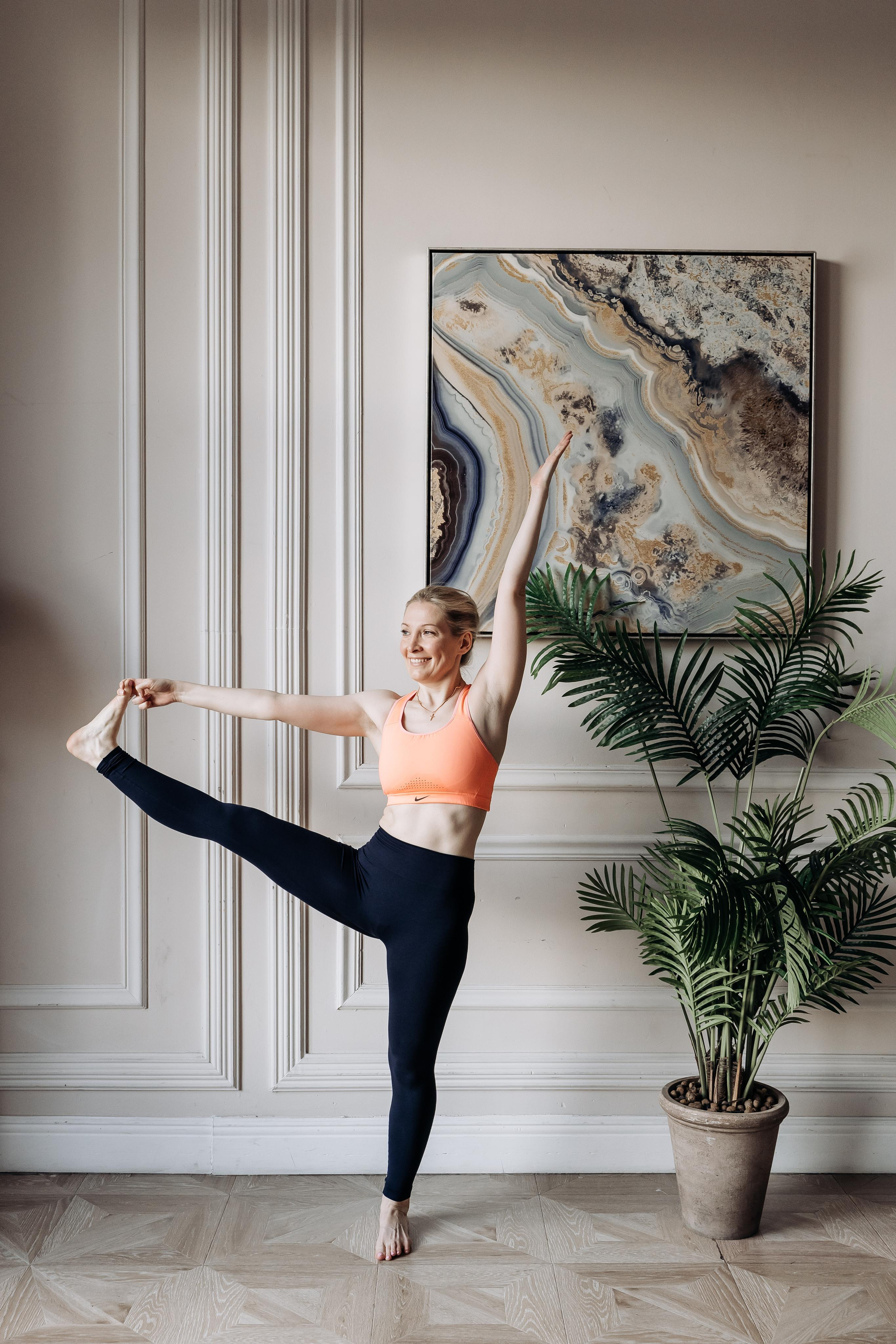 Йога фотосессия в Москве. Контент-фотограф для преподавателей йоги. Йога фотография. Фотографии асан. Одежда для йоги. Фотосессия занятий йогой. Фотография йоги. Заказать фотосессию в Москве. Йога фотосессия в Видном. Фотограф в Москве