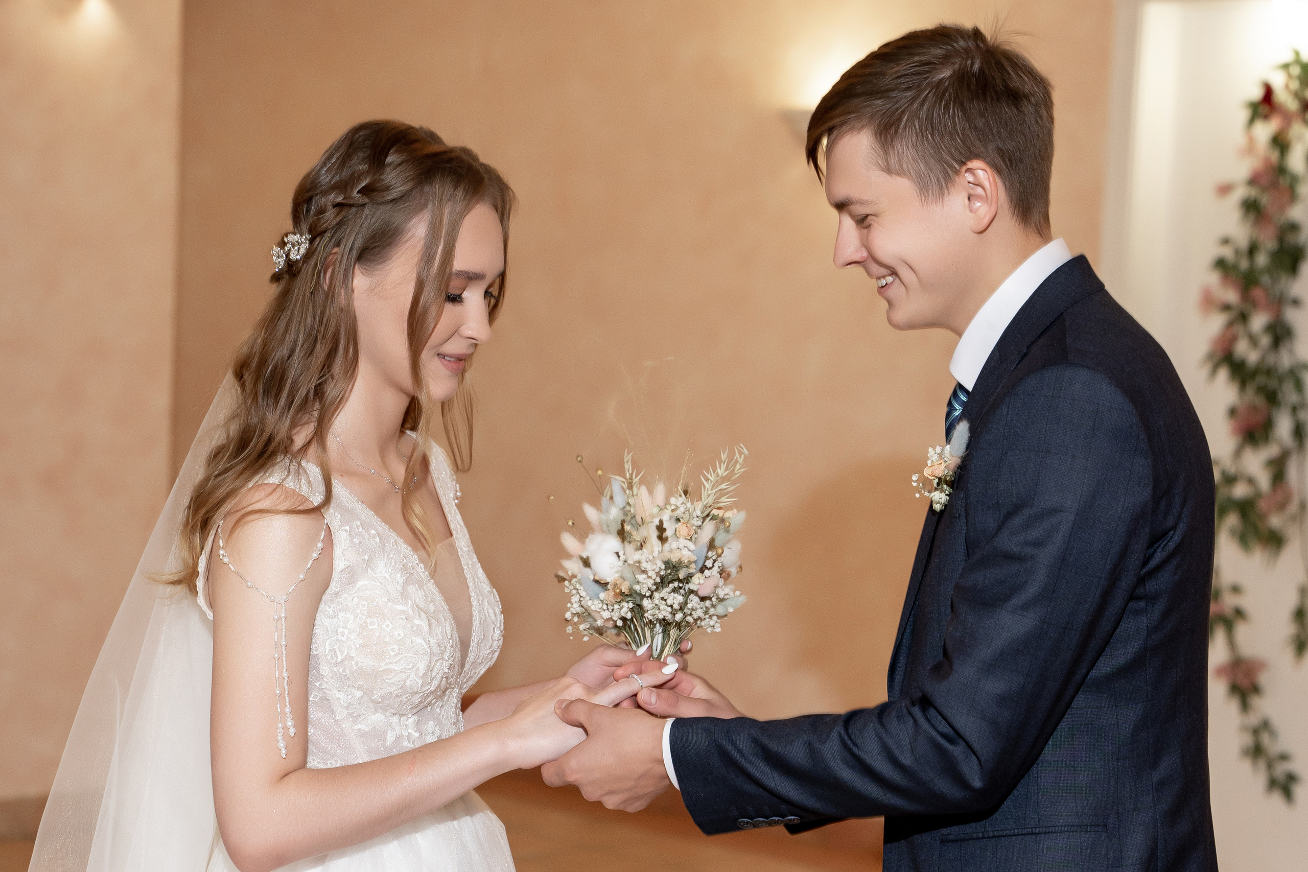 Регистрация брака, роспись во дворце бракосочетания Видное. ЗАГС Видное. Свадьба , свадебная фотосессия в Москве, свадебная фотосессия Видное, Бутово, Домодедово. Свадебный и семейный фотограф в Бутово. Видновский ЗАГС. Свадебная прогулка в Царицыно. Фотограф на свадьбу.