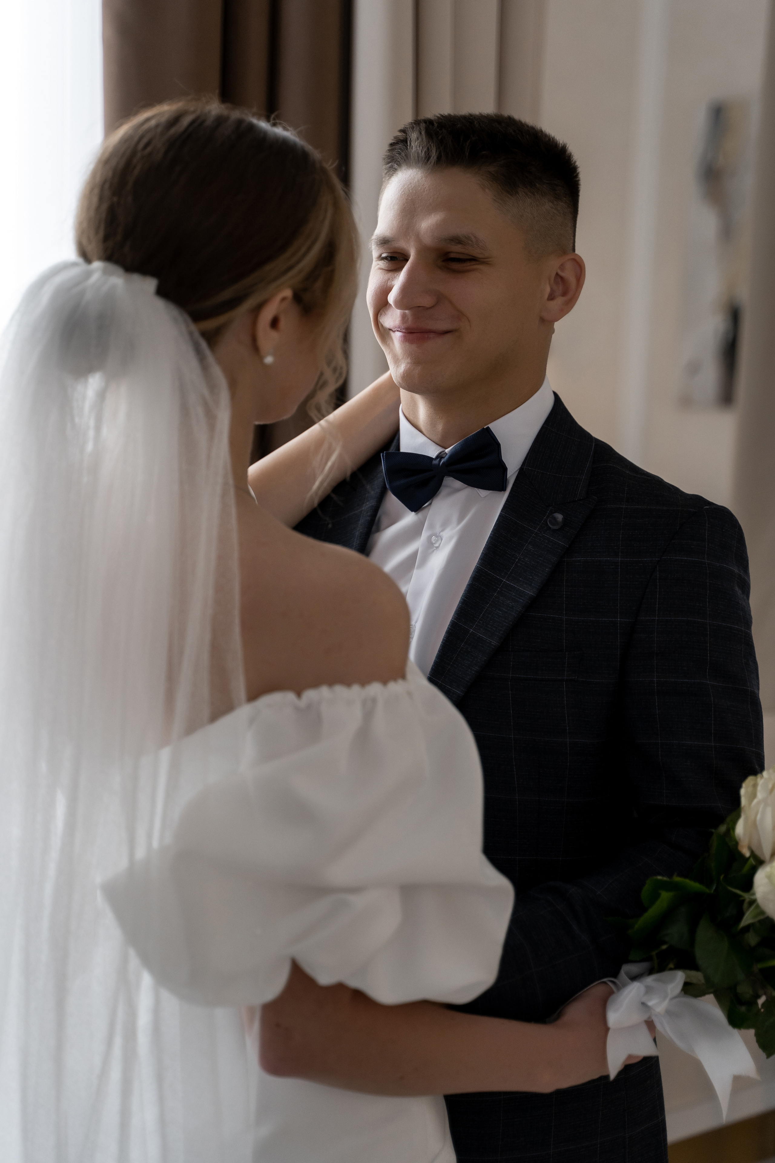 Красивые свадебные фотографии. Красивые фотографии в ЗАГСе. Дворец бракосочетания Южное Бутово. Свадебный фотограф в Москве. Свадебный фотограф Бутово, Видное, Домодедово. Свадебная прогулка в Москве. Красивые стильные свадебные фотосессии. Свадебная фотосессия в ЗАГСЕ. Прогулка в Центре Москвы. 