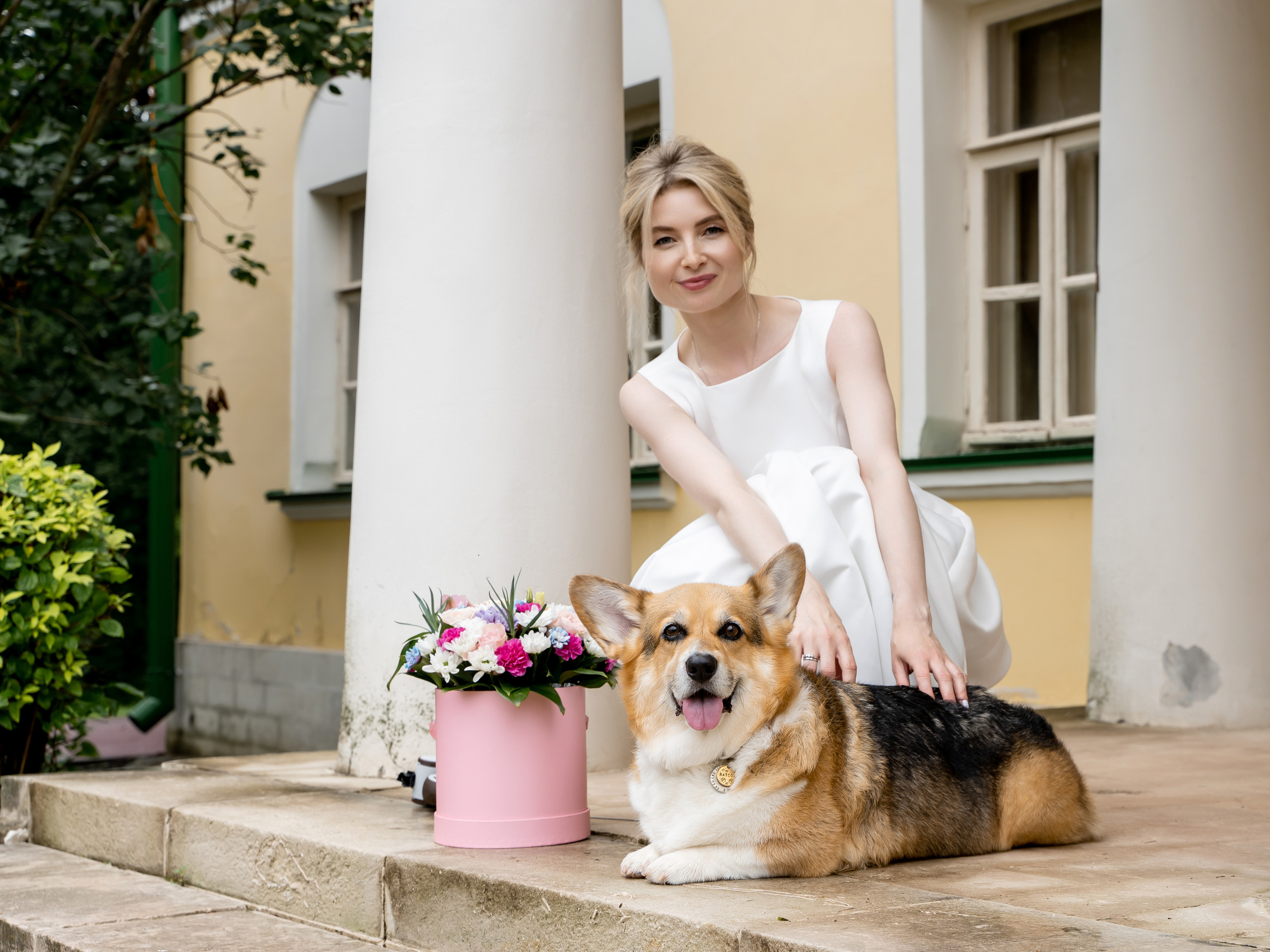 Свадебная фотосессия Домодедово. Домодедовский ЗАГС. Дворец бракосочетания Домодедово. Парк Елочки в Домодедово. Жених, невеста и корги на свадьбе. Молодожены. Свадебный фотограф Домодедово. Свадебная прогулка в парке. Фотосессия в Подмосковье. Свадебный фотограф в Москве, Бутово, городе Видное. Душевный фотограф . Свадебный фотограф для стильных пар с хорошим вкусом. Свадебная эстетика. Стильная свадьба. Выездная регистрация. Свадебная фотосессия на природе. 