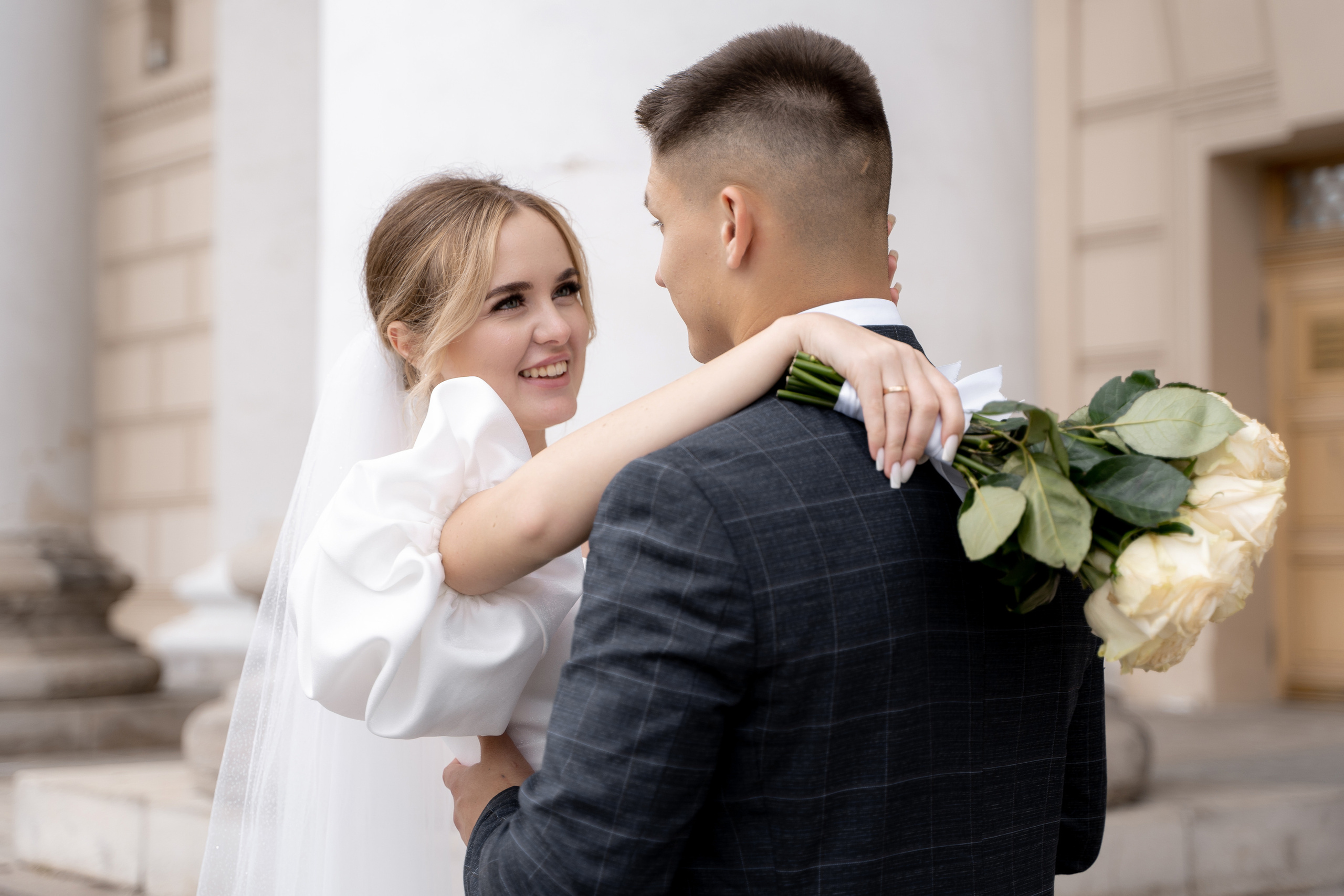 Красивые свадебные фотографии. Красивые фотографии в ЗАГСе. Дворец бракосочетания Южное Бутово. Свадебный фотограф в Москве. Свадебный фотограф Бутово, Видное, Домодедово. Свадебная прогулка в Москве. Красивые стильные свадебные фотосессии. Свадебная фотосессия в ЗАГСЕ. Прогулка в Центре Москвы. 