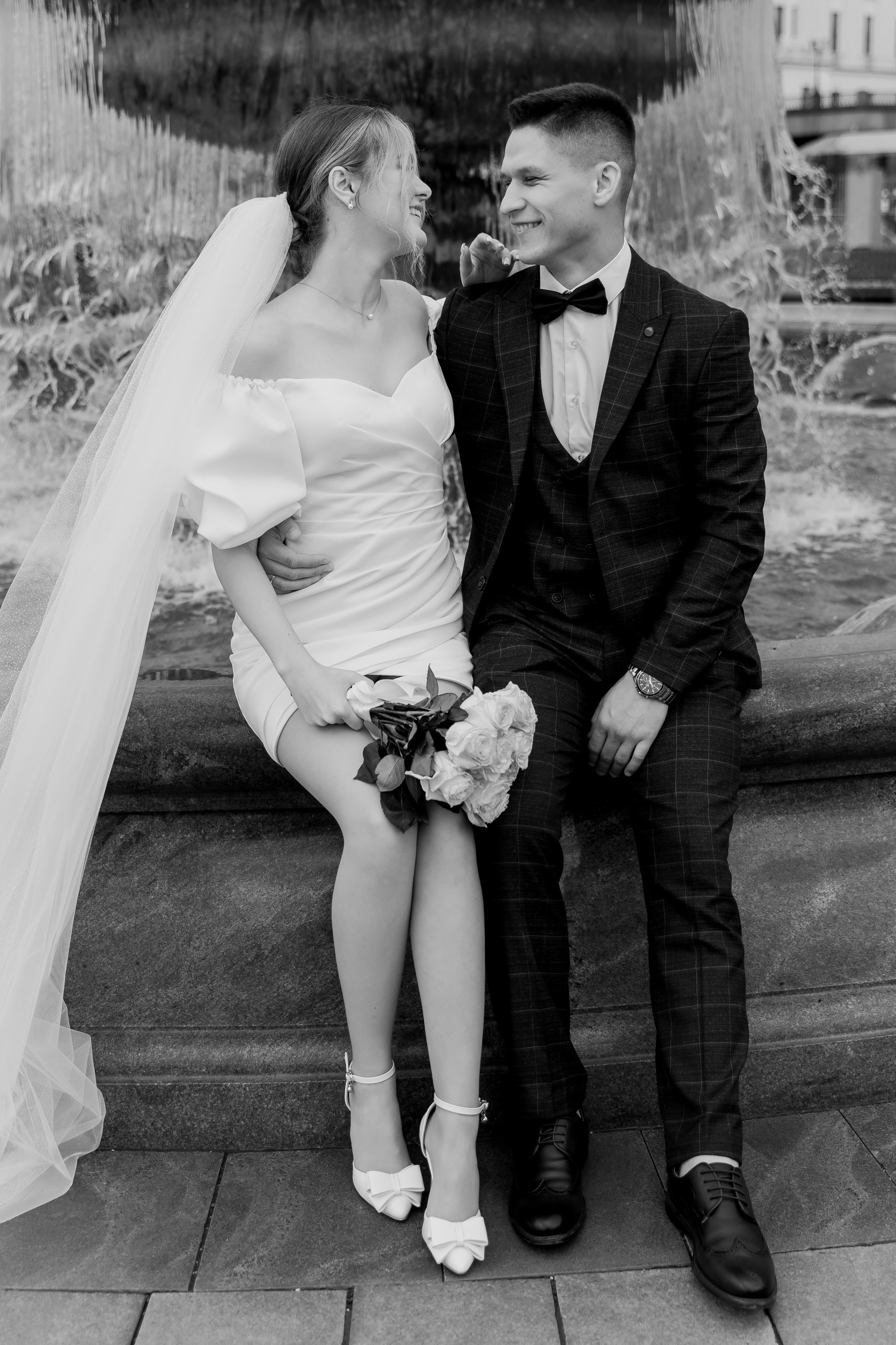 Красивые свадебные фотографии. Красивые фотографии в ЗАГСе. Дворец бракосочетания Южное Бутово. Свадебный фотограф в Москве. Свадебный фотограф Бутово, Видное, Домодедово. Свадебная прогулка в Москве. Красивые стильные свадебные фотосессии. Свадебная фотосессия в ЗАГСЕ. Прогулка в Центре Москвы. 