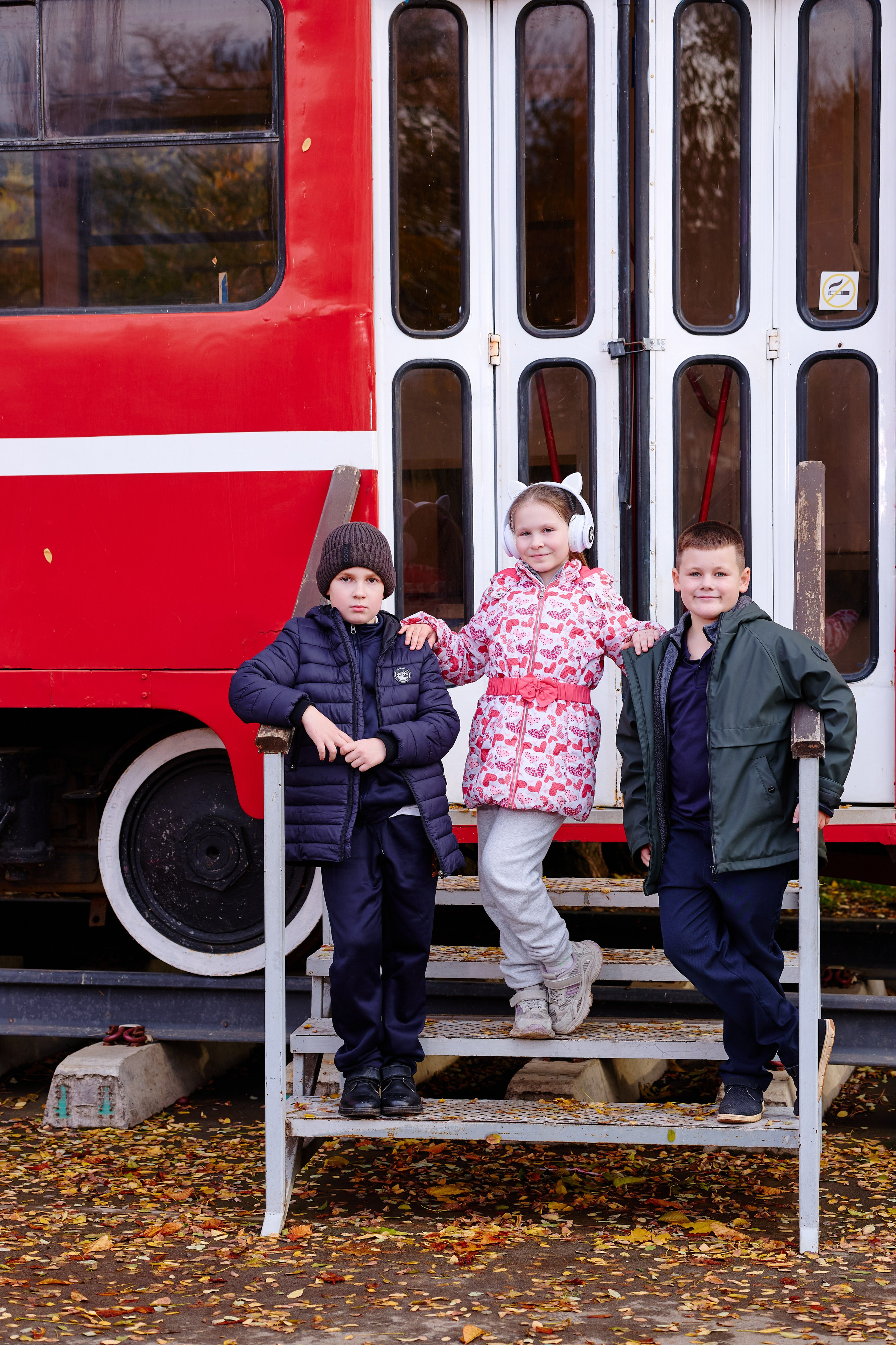 Прогулка в парке классом. Фотограф Выпускные альбомы Таганрог Сергей Коробченко