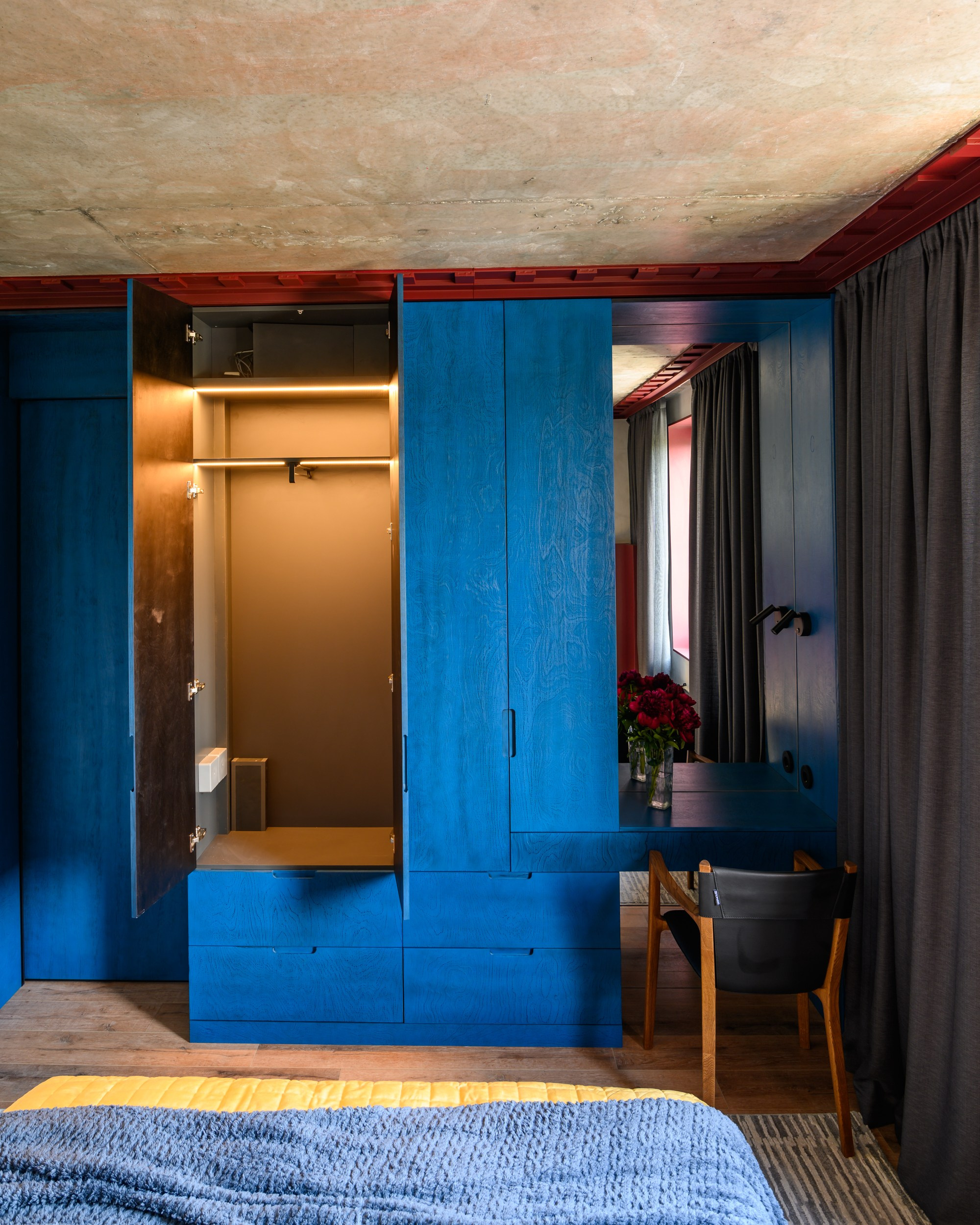 Шкаф для НТВ телепрограмма «Квартирный вопрос». Пространство