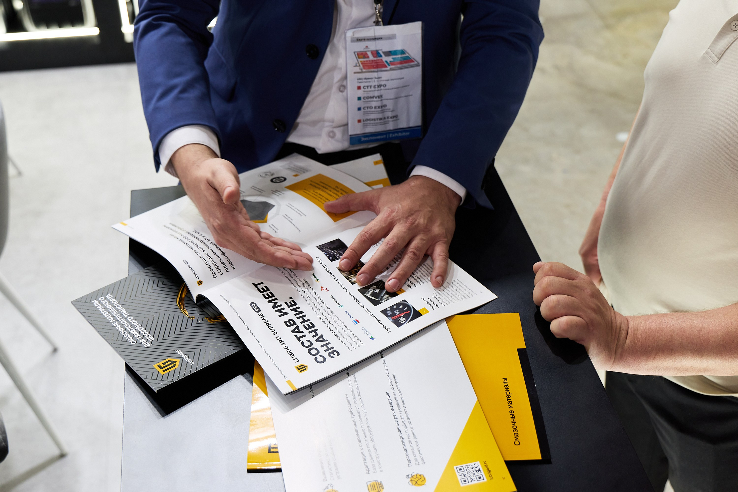 Репортажная фотосъемка в Москве на выставке каталог с продукцией