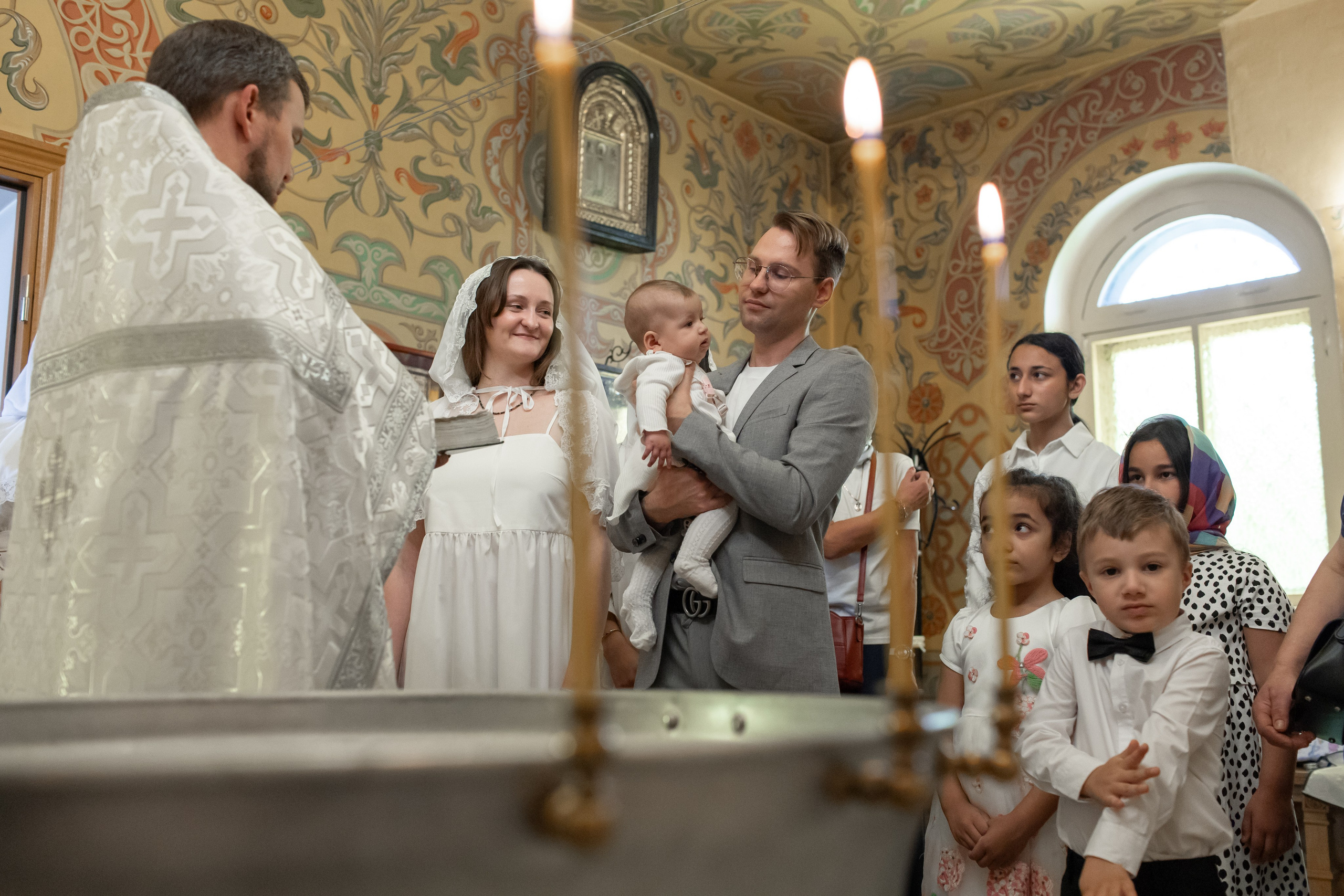 Крещение в Храме Воздвижения Креста Господня в Алтуфьеве. Профессиональный фотограф в Москве и Мо Мария Шантарёва