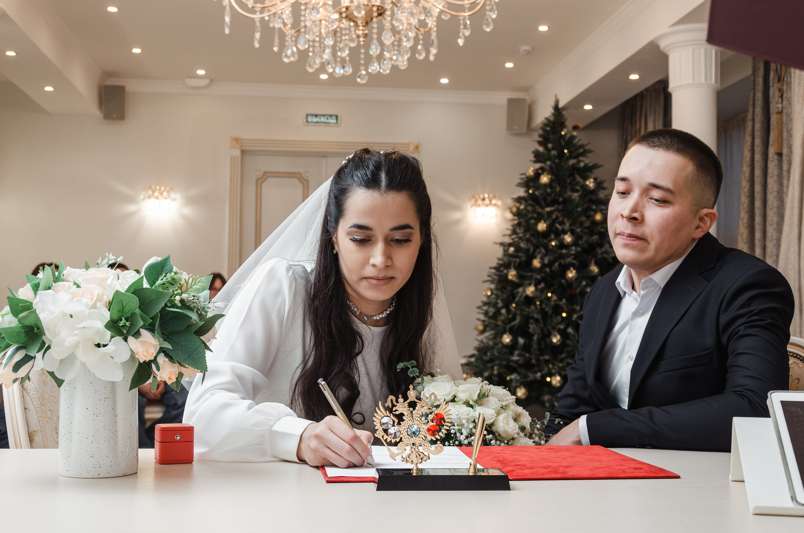 Загс Титова 26, г. Екатеринбург, фотограф Анастасия Прошутинская