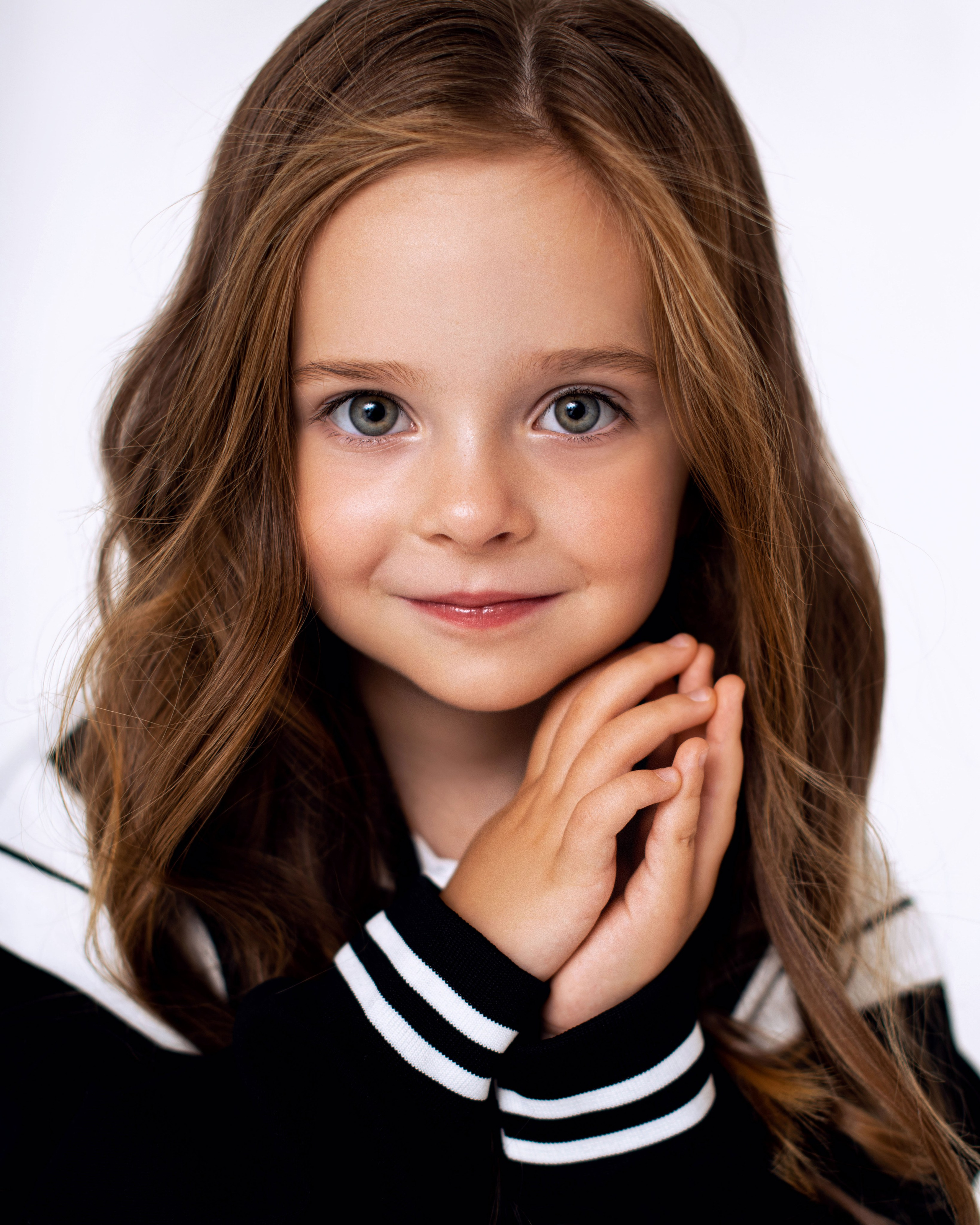 Злата, 7 лет. KED Production — продакшн из СПб. Создаём фото, видео и контент, который помогает брендам и селлерам продавать больше