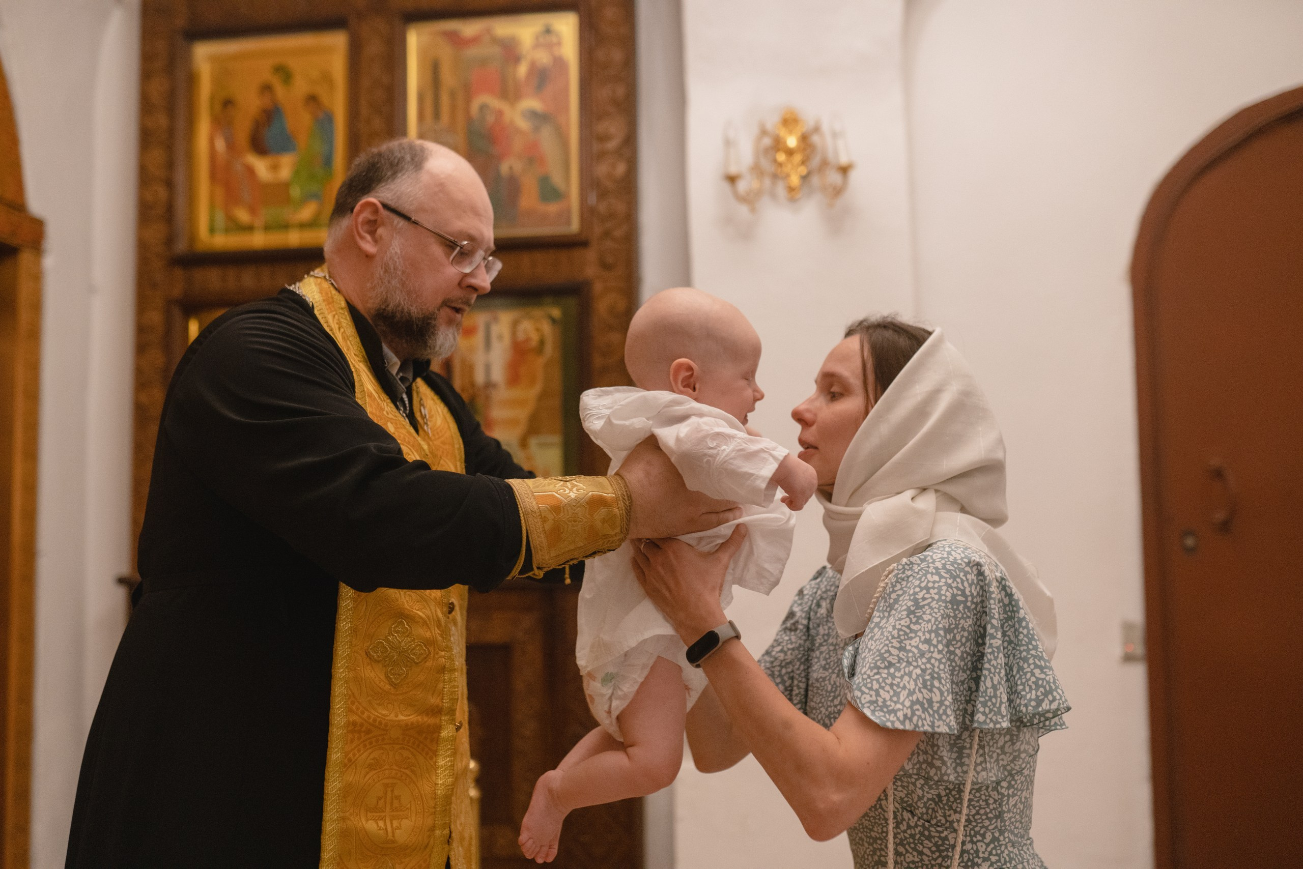 Иван. Церковь Благовещения Пресвятой Богородицы в Тайнинском. Семейный фотограф в Москве Лилия Лебедева