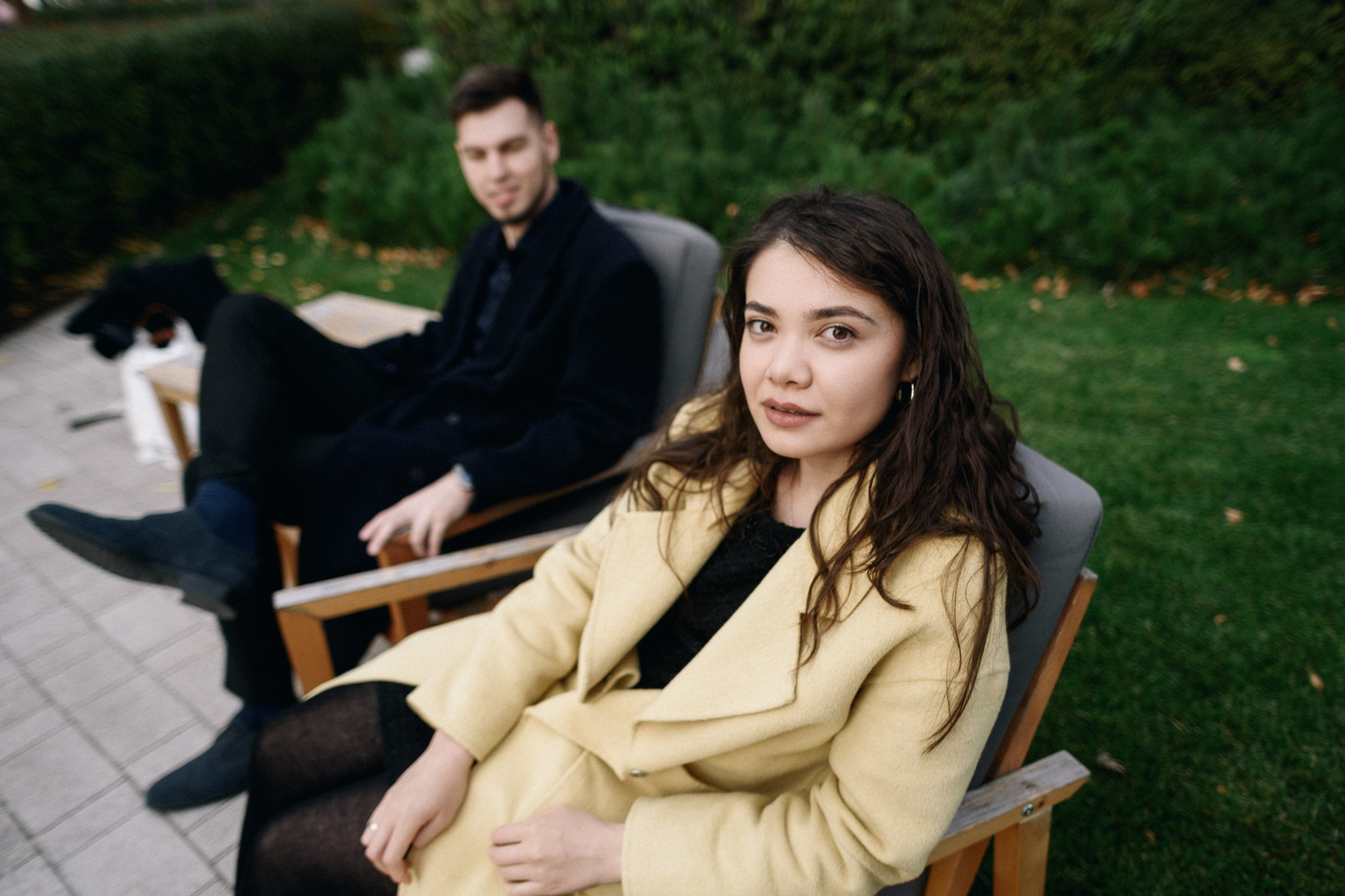 Фотосессия Love Story в Тюмени — стрит-стайл прогулка в Европейском районе. Портретный фотограф Тюмень Дарья Мустафина