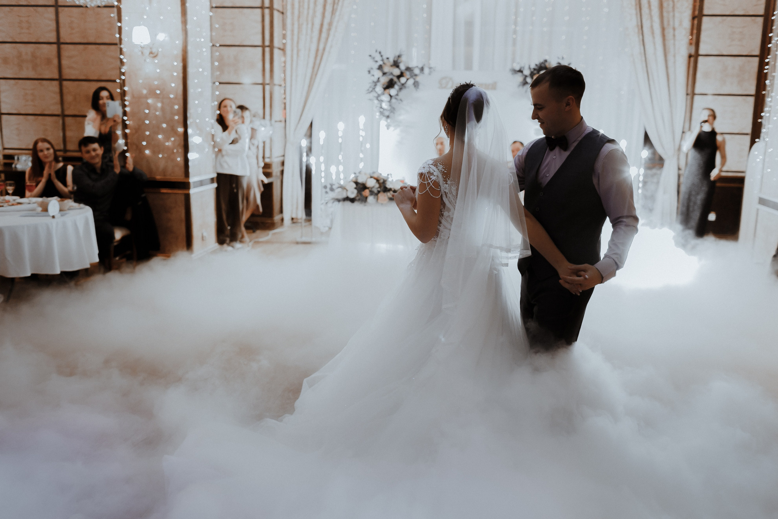 Съемка выездной регистрации в отеле. Свадебный и репортажный фотограф в Ярославле и Санкт-Петербурге Роман Микрюков