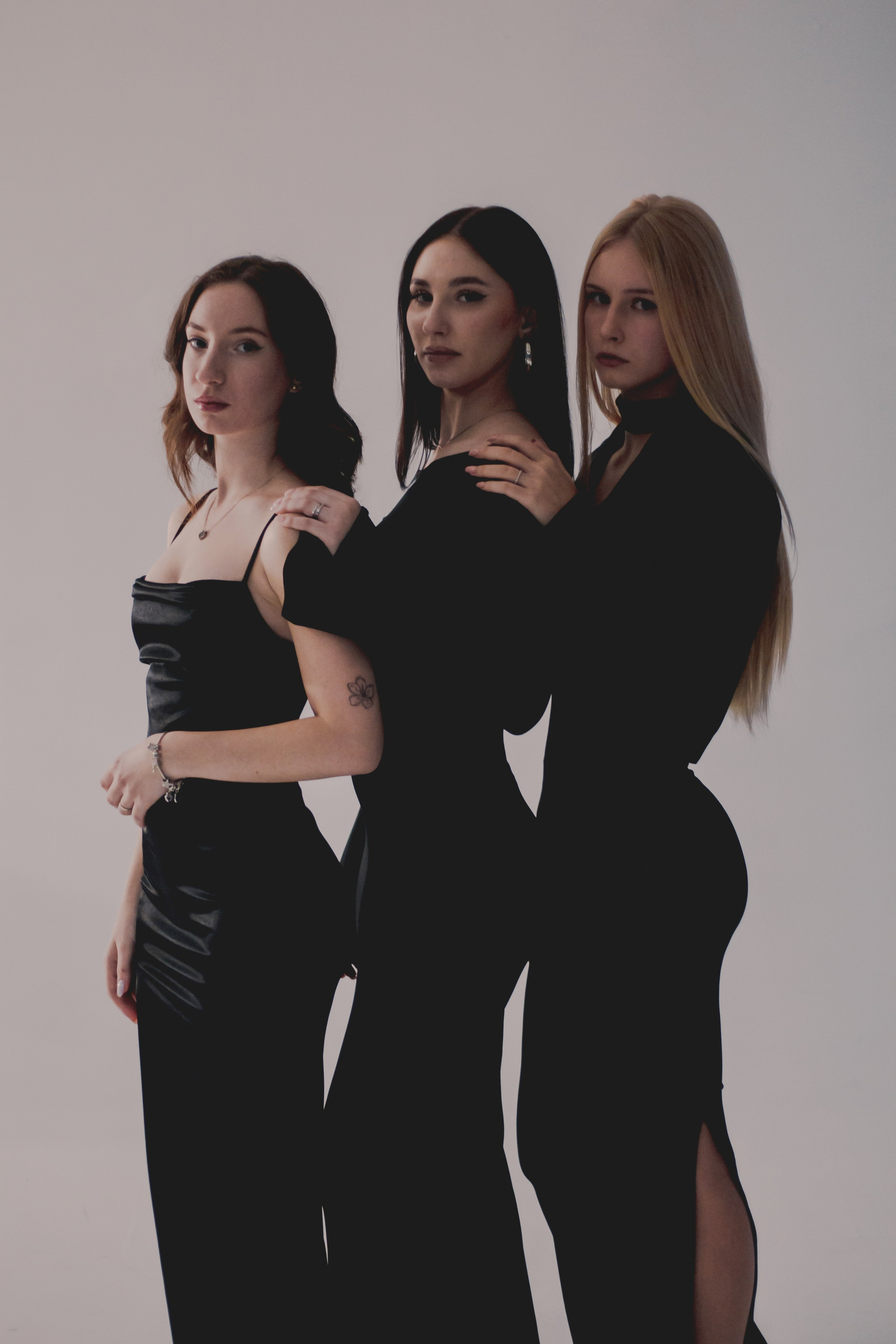 Портретная съемка — Елены, Виктории и Анастасии. Портретный фотограф в Орле. Готовые фото за 3 дня! Помощь в позировании. Советы по организации