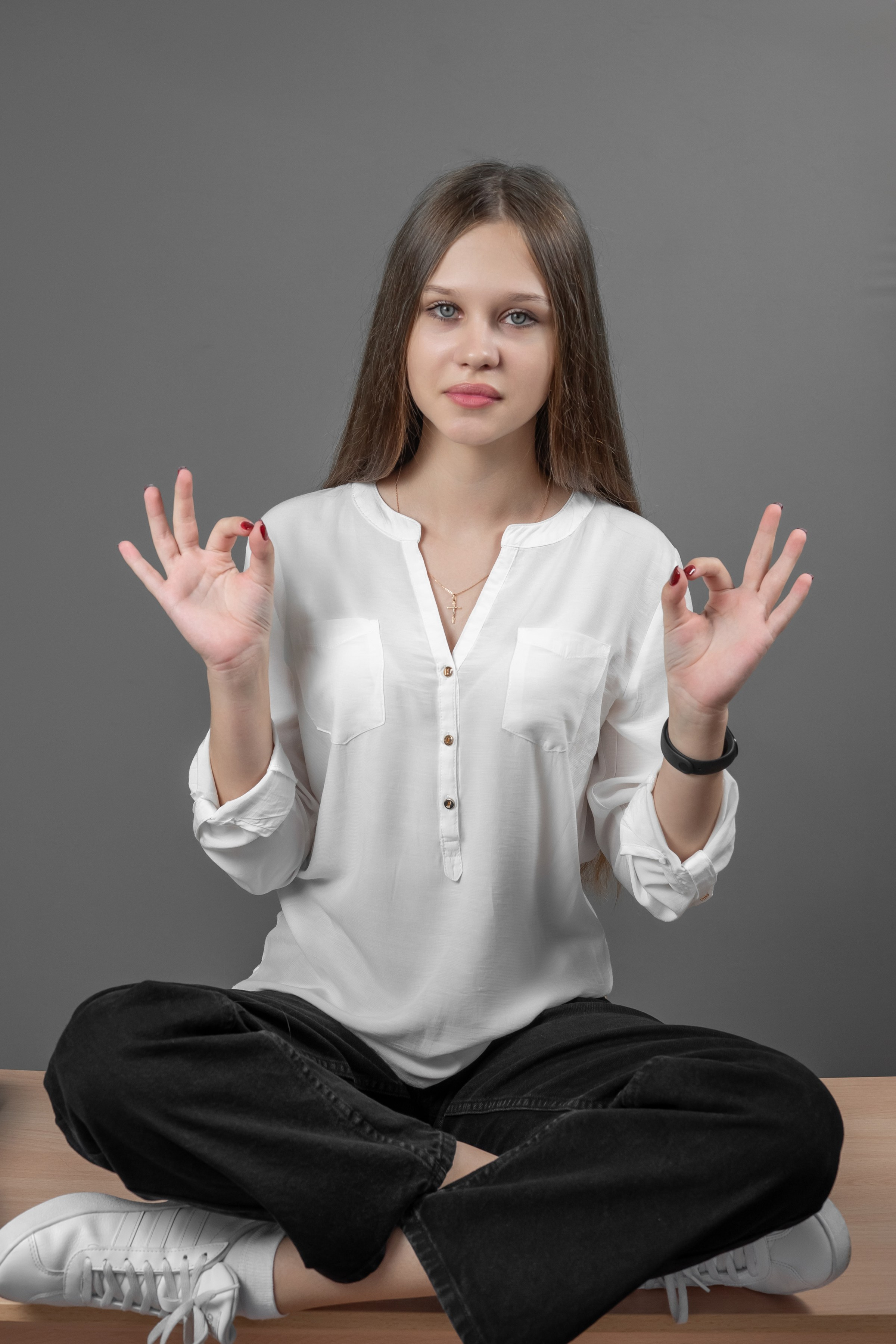 Портреты на сером  фоне. Ольга Плаксина фотограф в Саратове