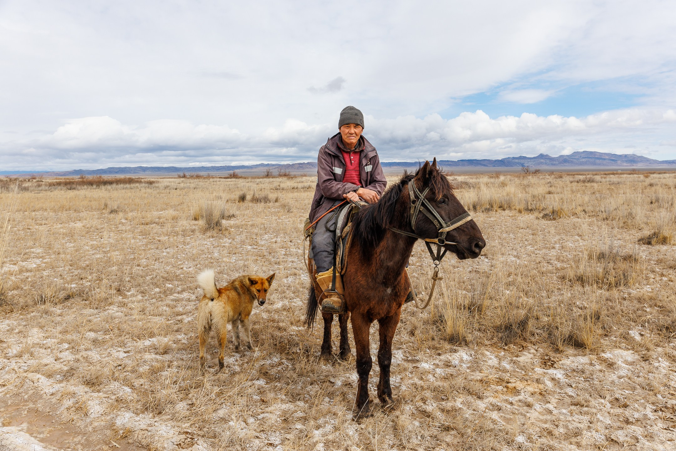 Фотосессия на поющем бархане национальный парк Казахстана Алтын Эмель. Dmitriigoliapov.ru