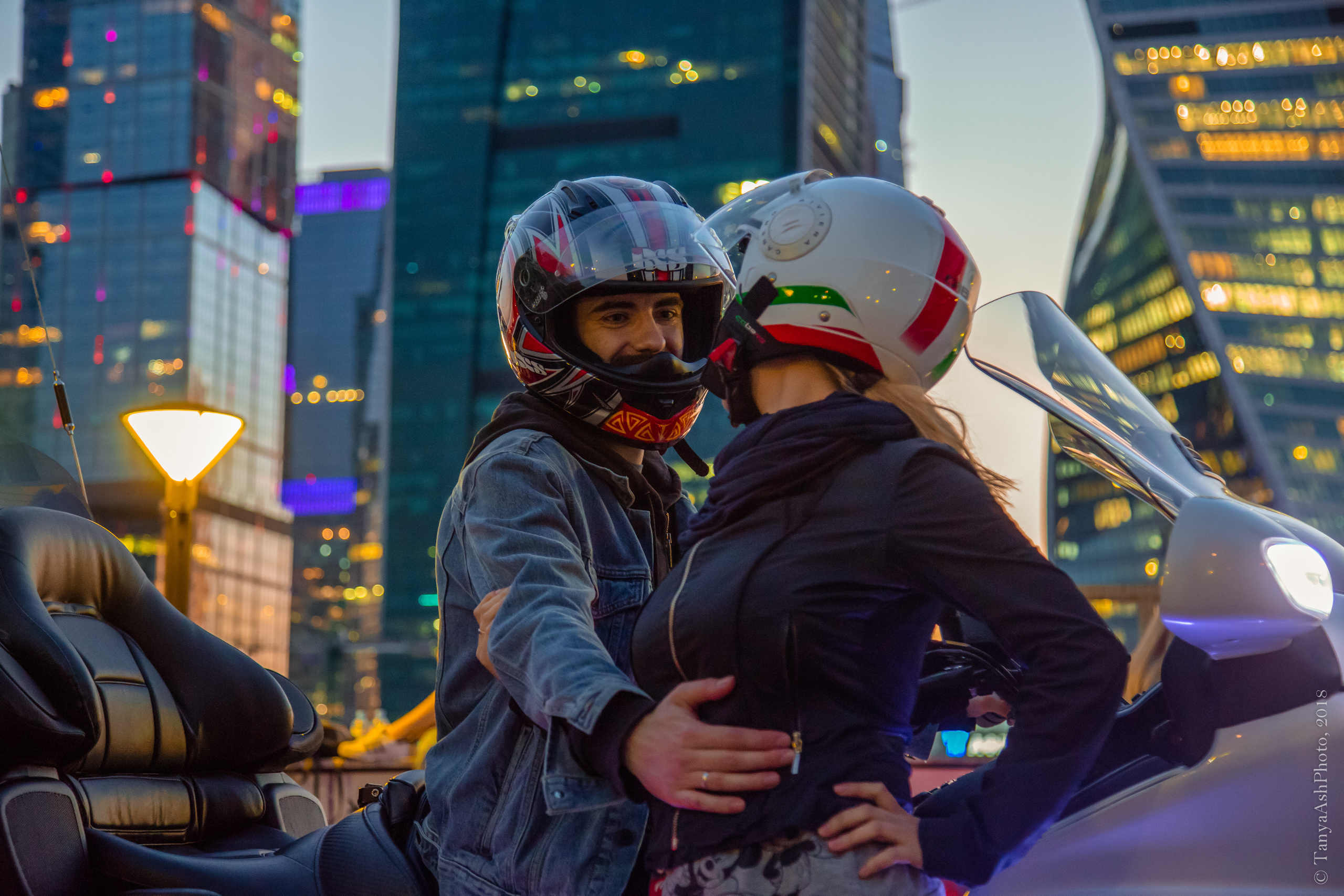 Love Story на мотоцикле напротив Москва-Сити