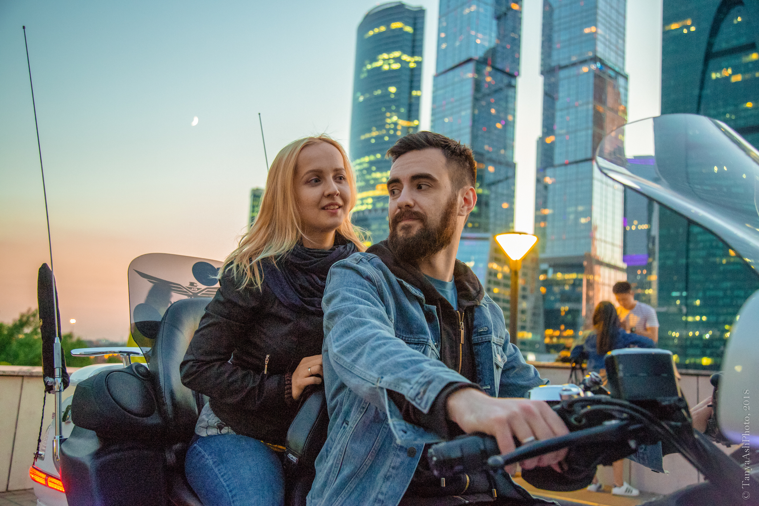 Love Story на мотоцикле напротив Москва-Сити