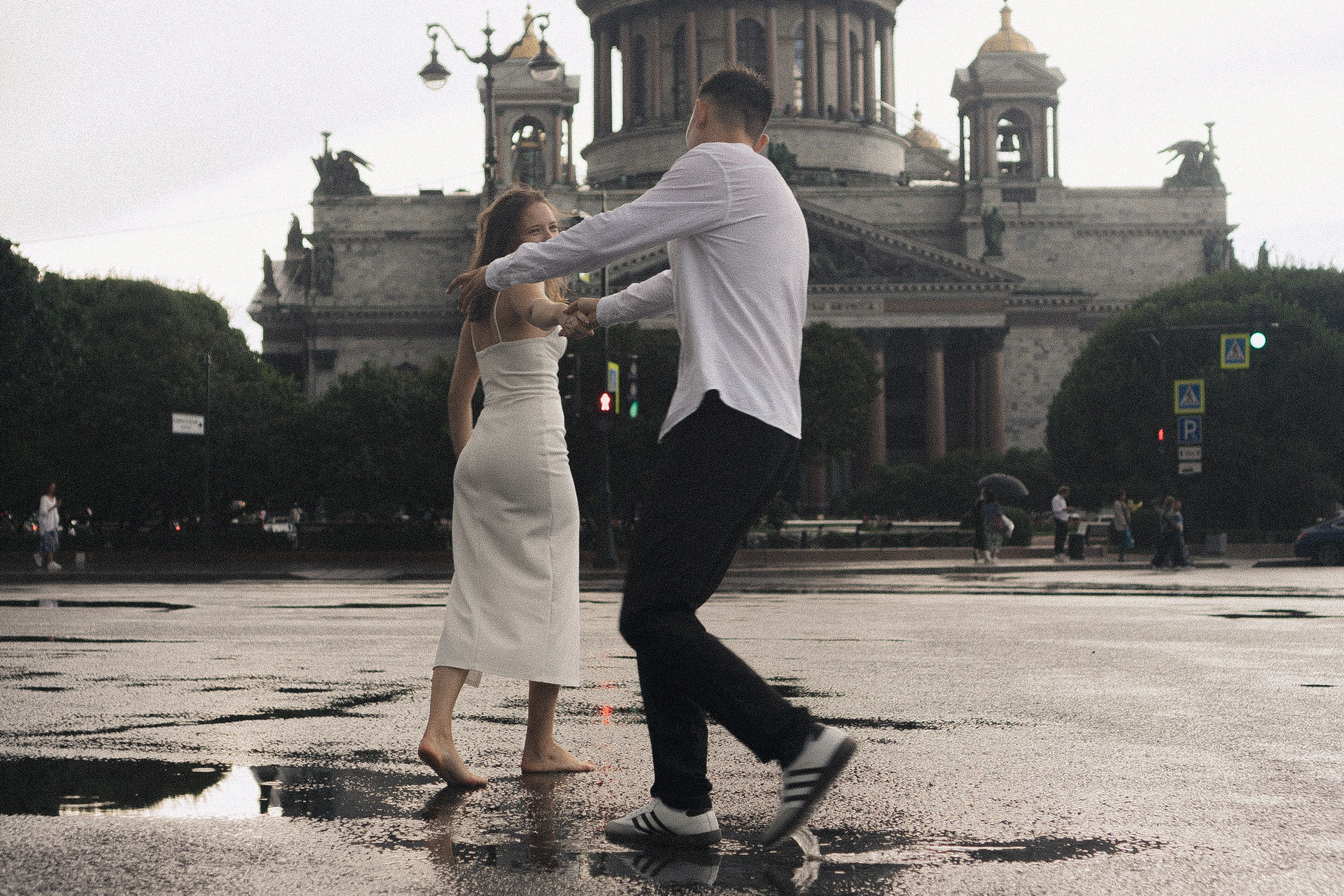 СВАДЕБНАЯ ФОТОСЕСИСИЯ В МЕТРО И ВОЗЛЕ ИСАКИЕВСКОГО СОБОРА В ДОЖДЬ. Профессиональный фотограф, Санкт-Петербург — Виктория Богомолова