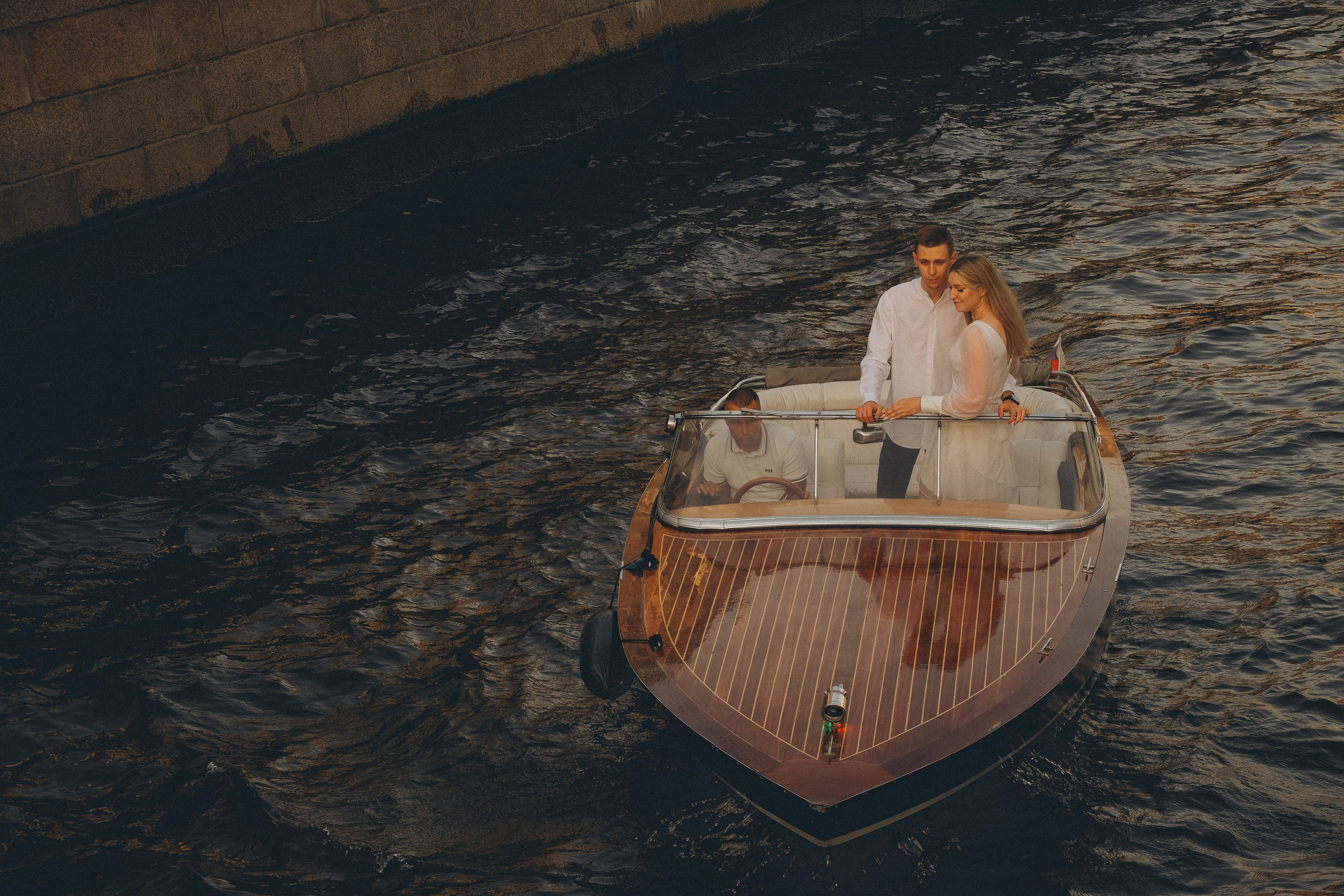 СВАДЕНБНАЯ СЬЕМКА НА КАТЕРЕ ПО КАНАЛАМ САНКТ-ПЕТЕРБУРГА И В АКВАТОРИИ НЕВЫ. Профессиональный фотограф, Санкт-Петербург — Виктория Богомолова