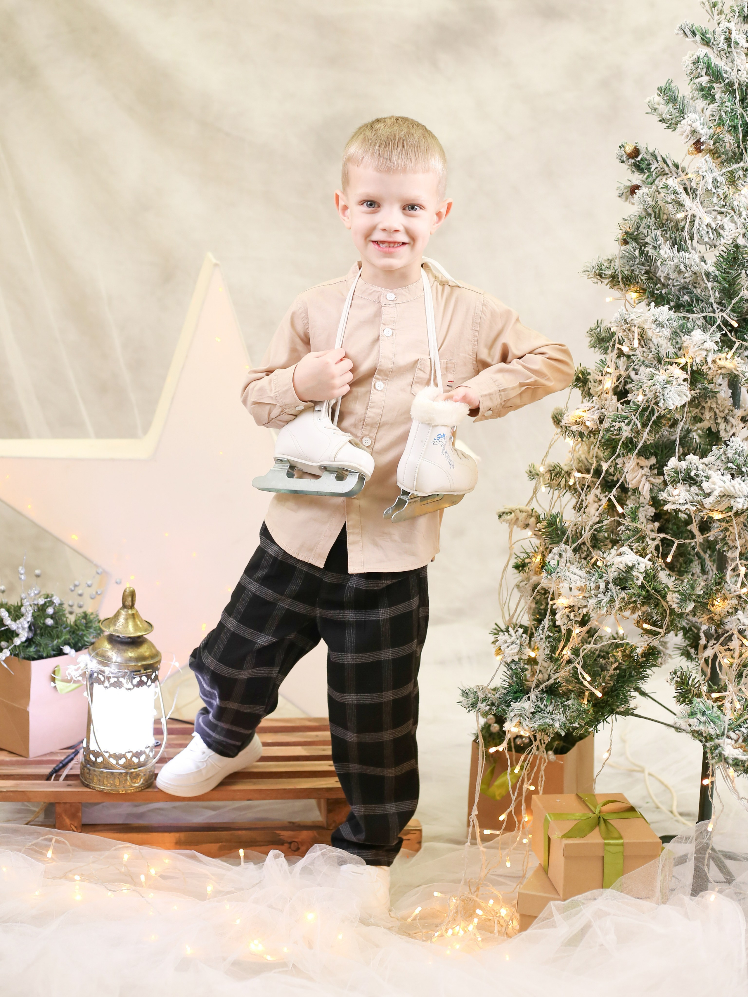 Общее фото в детском саду с выездным реквизитом в Тюмени. Выпускные альбомы в Тюмени для школ, садов, вузов спортивных секций