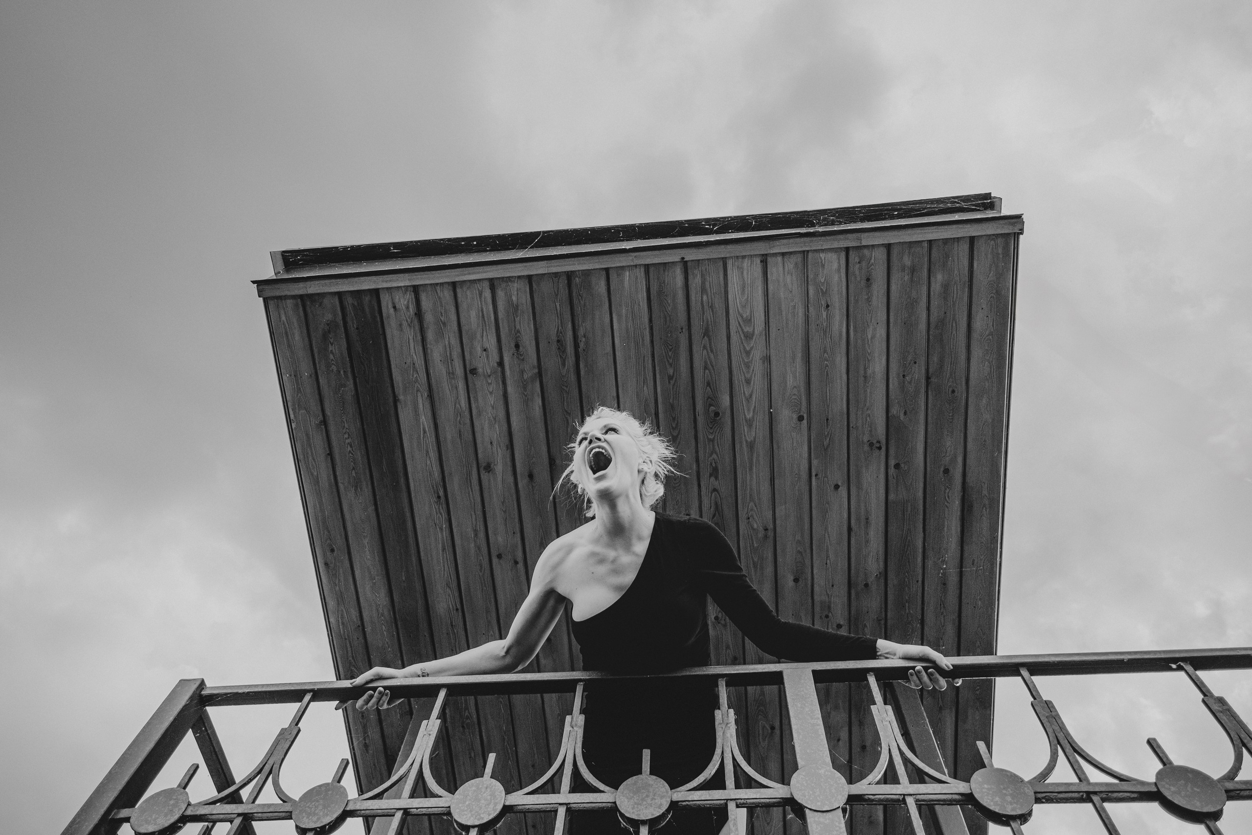 Катя вышла в платье