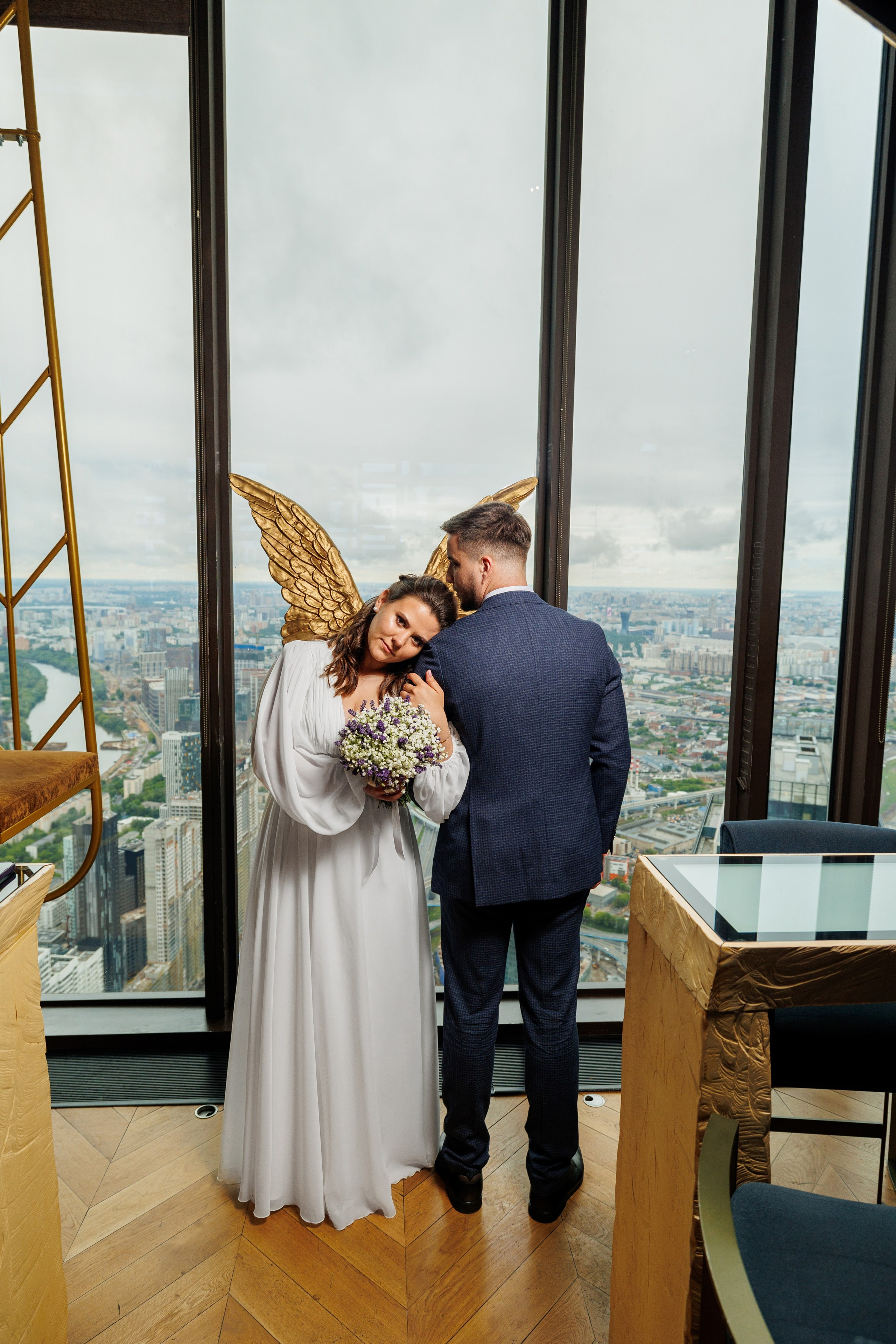 Фотограф на регистрацию в ЗАГС Москва Сити Birds Башня ОКО. Примеры фото, отзывы молодоженов и заявка на регистрацию через официальный сайт.