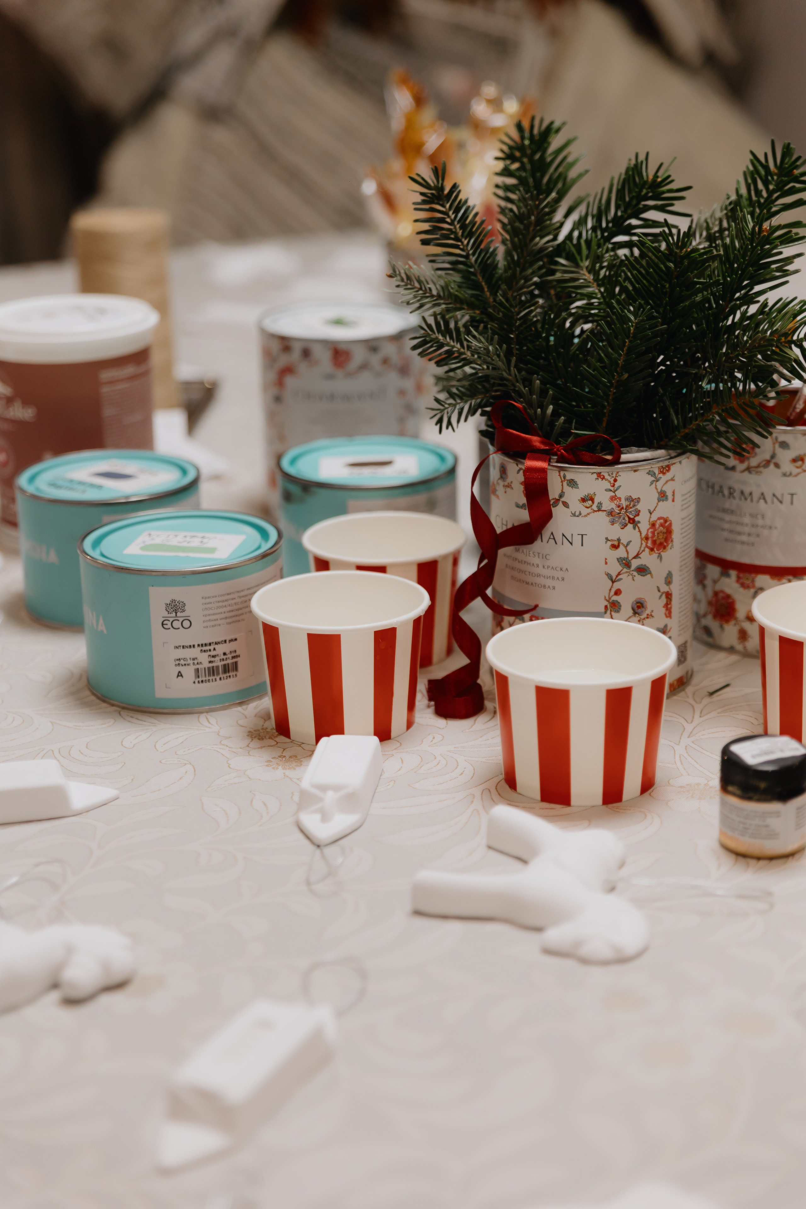 Предновогодний «Кофе-рейв» в L. DECO 17 декабря 2025 года. L. Deco интерьерный салон. Краски/обои/лепной декор