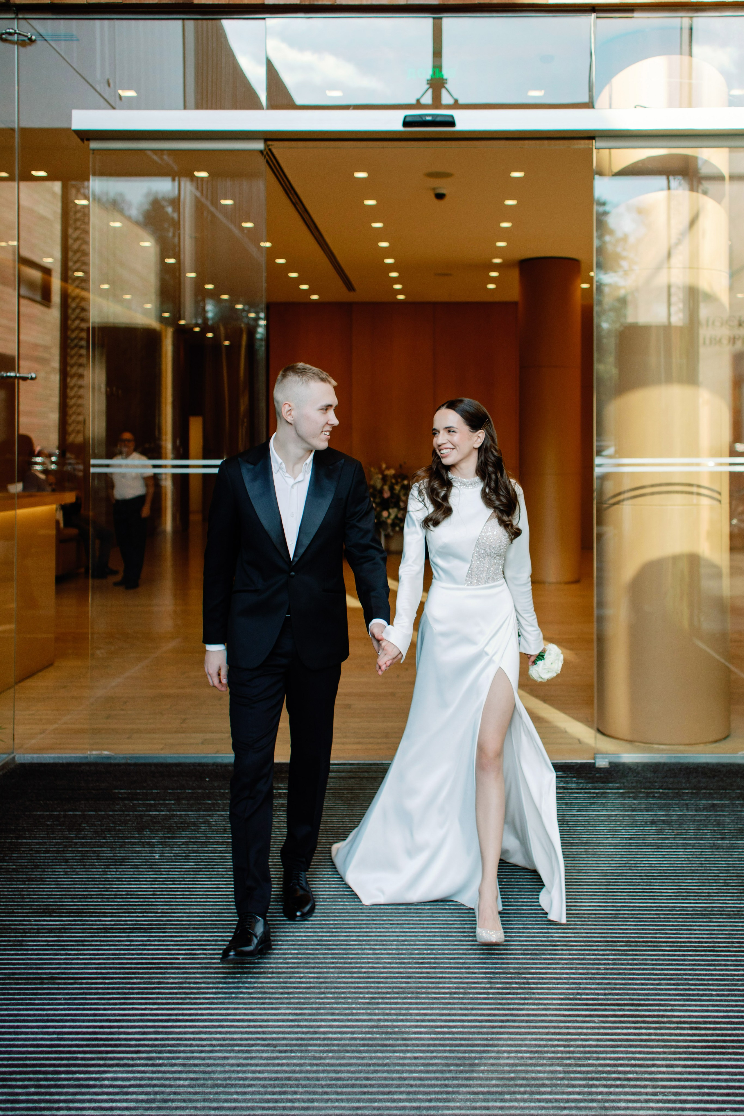 Свадьба для двоих в Москве, фотосессия на крыше, сборы, прогулка в Barvikha Luxury Village