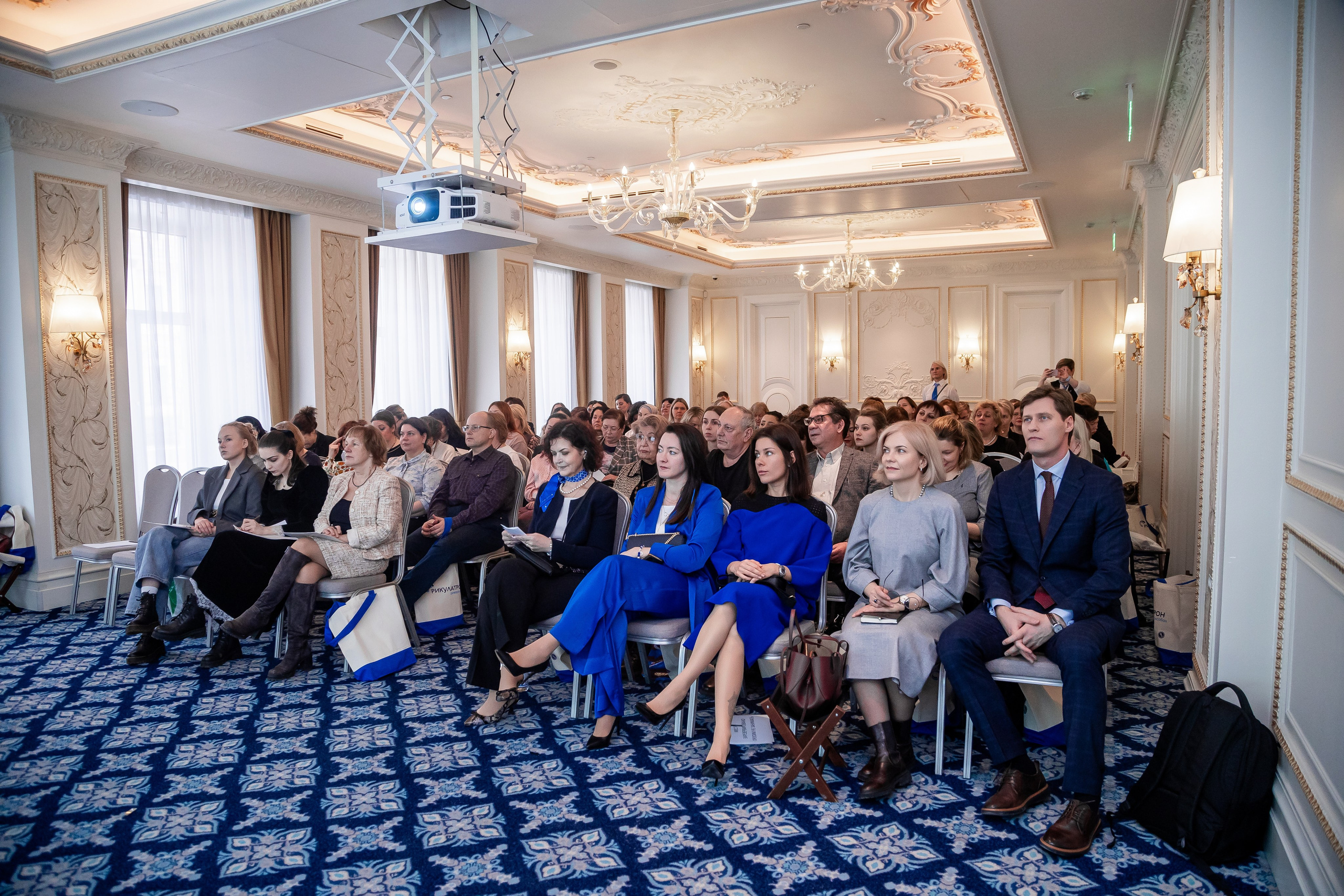 В 2024 году кардиологи собрались на нескольких важных конференциях. Российский национальный конгресс кардиологов прошёл в Санкт-Петербурге. Фотограф в Санкт-Петербурге Чумаков Семен