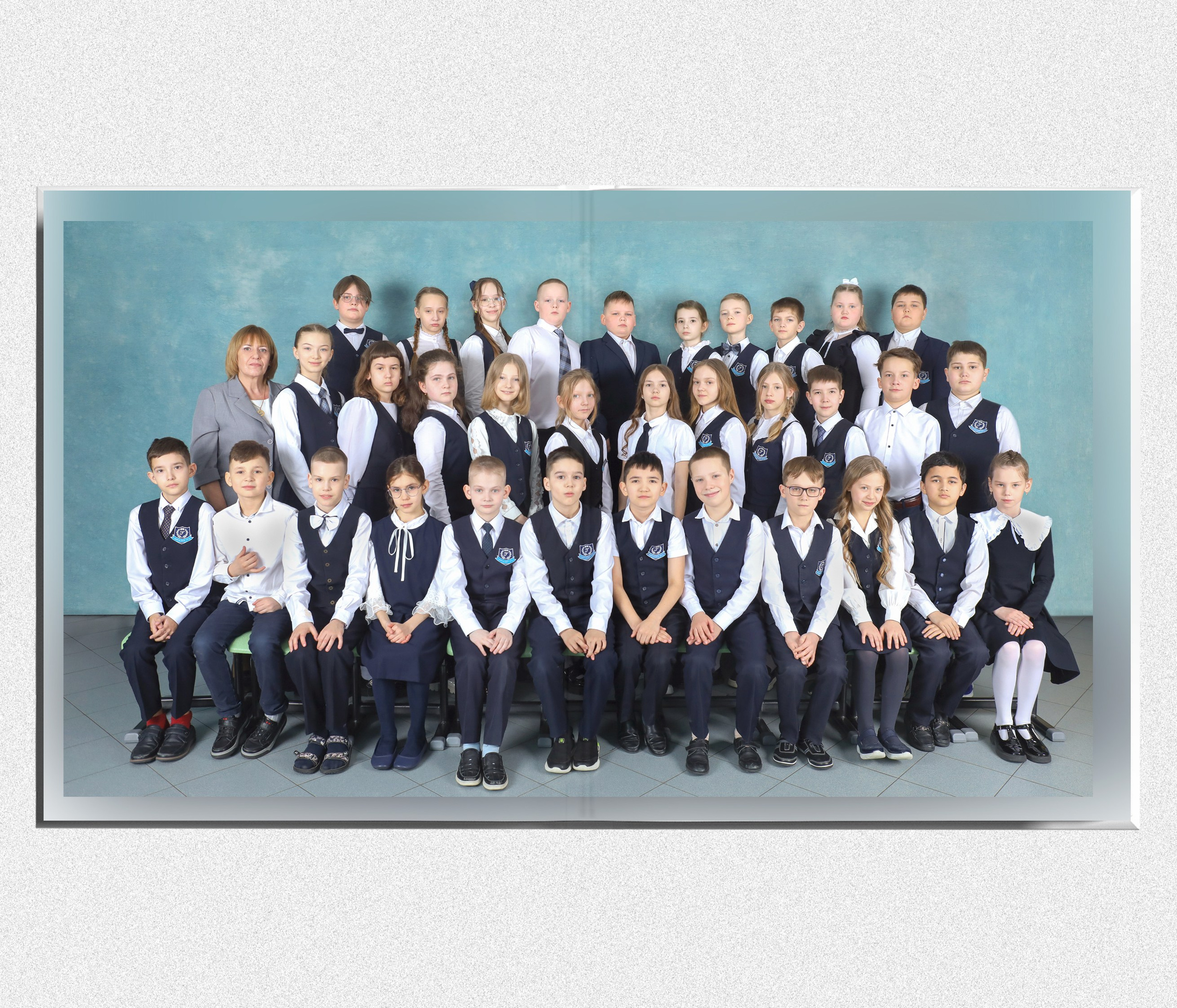 Школьный альбом "Кубы бирюза". Выпускные альбомы в Тюмени для школ, садов, вузов спортивных секций