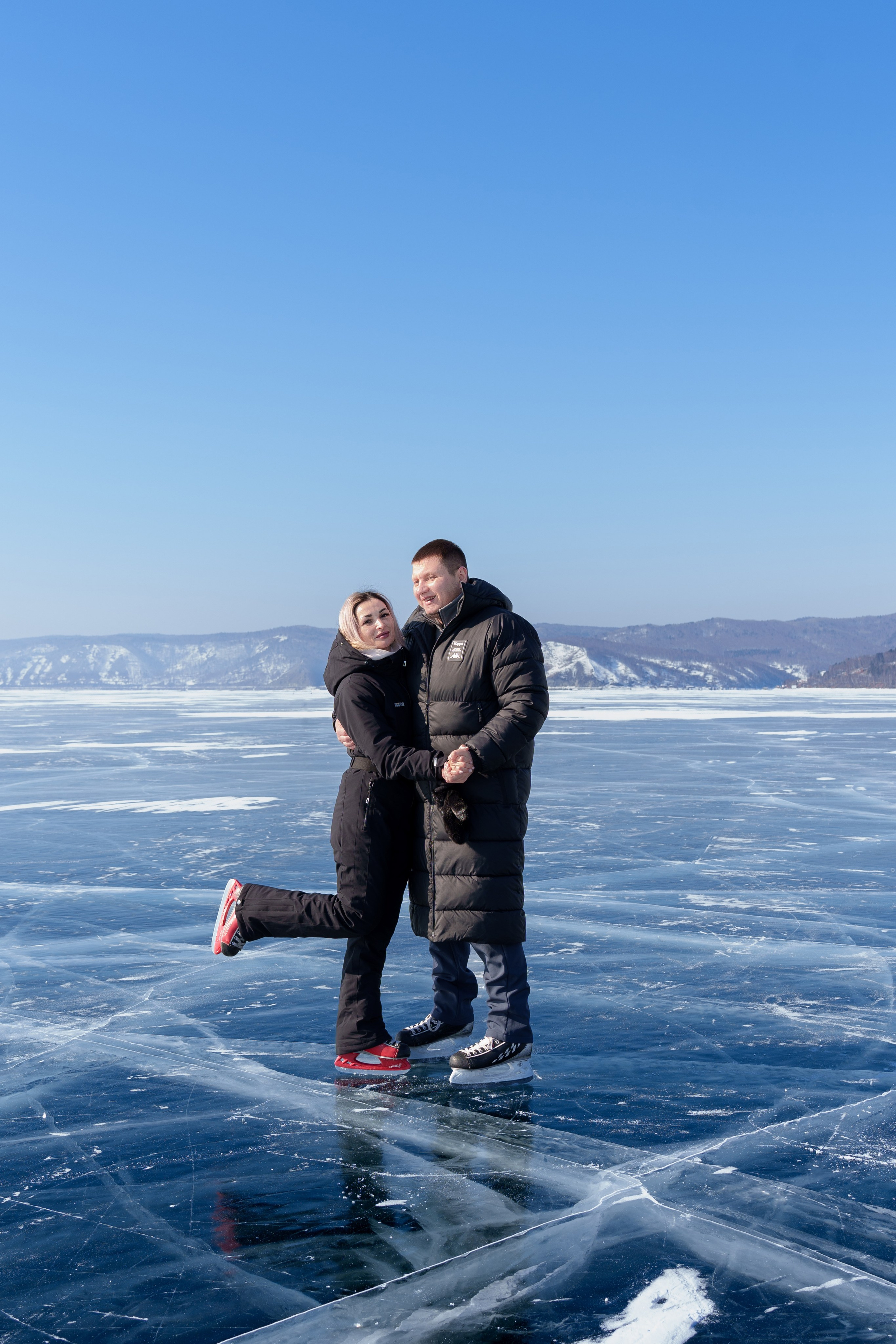 Александр и Кира. Фотограф, видеограф и пилот дрона на Байкале