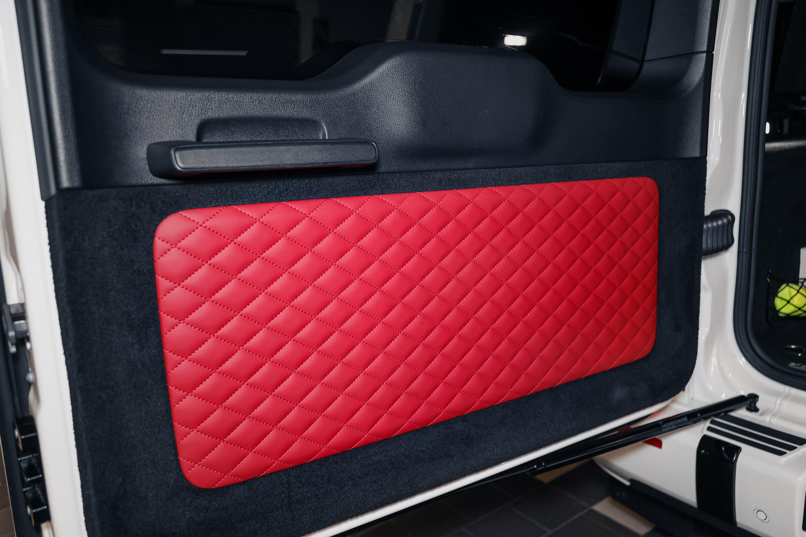 2022 MERCEDES BENZ G63 AMG $235,000 / 16,414 KM ODOMETER. Mixturecaptures