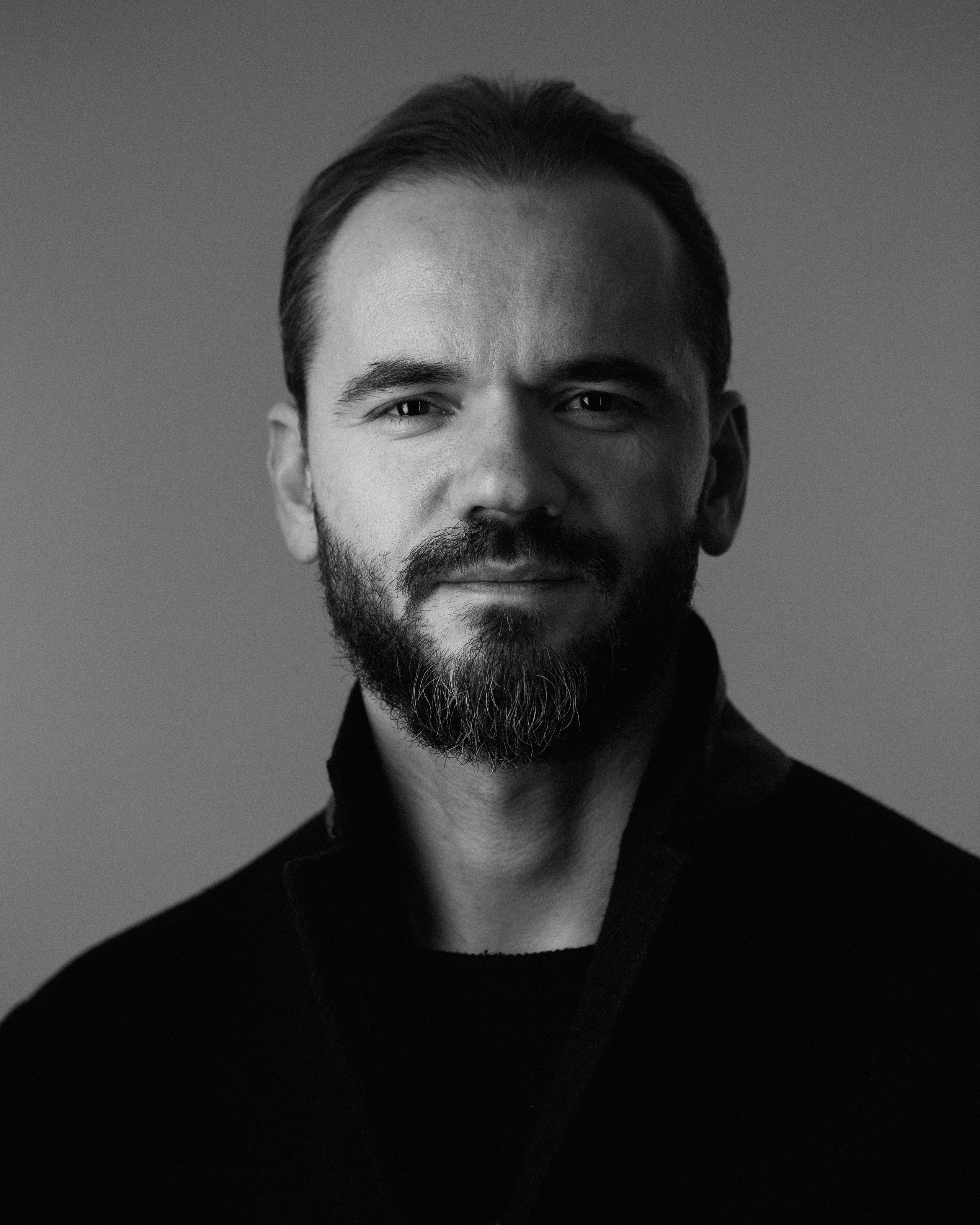 A portrait session for a family. Headshot & portrait photographer Alexei Shendrick