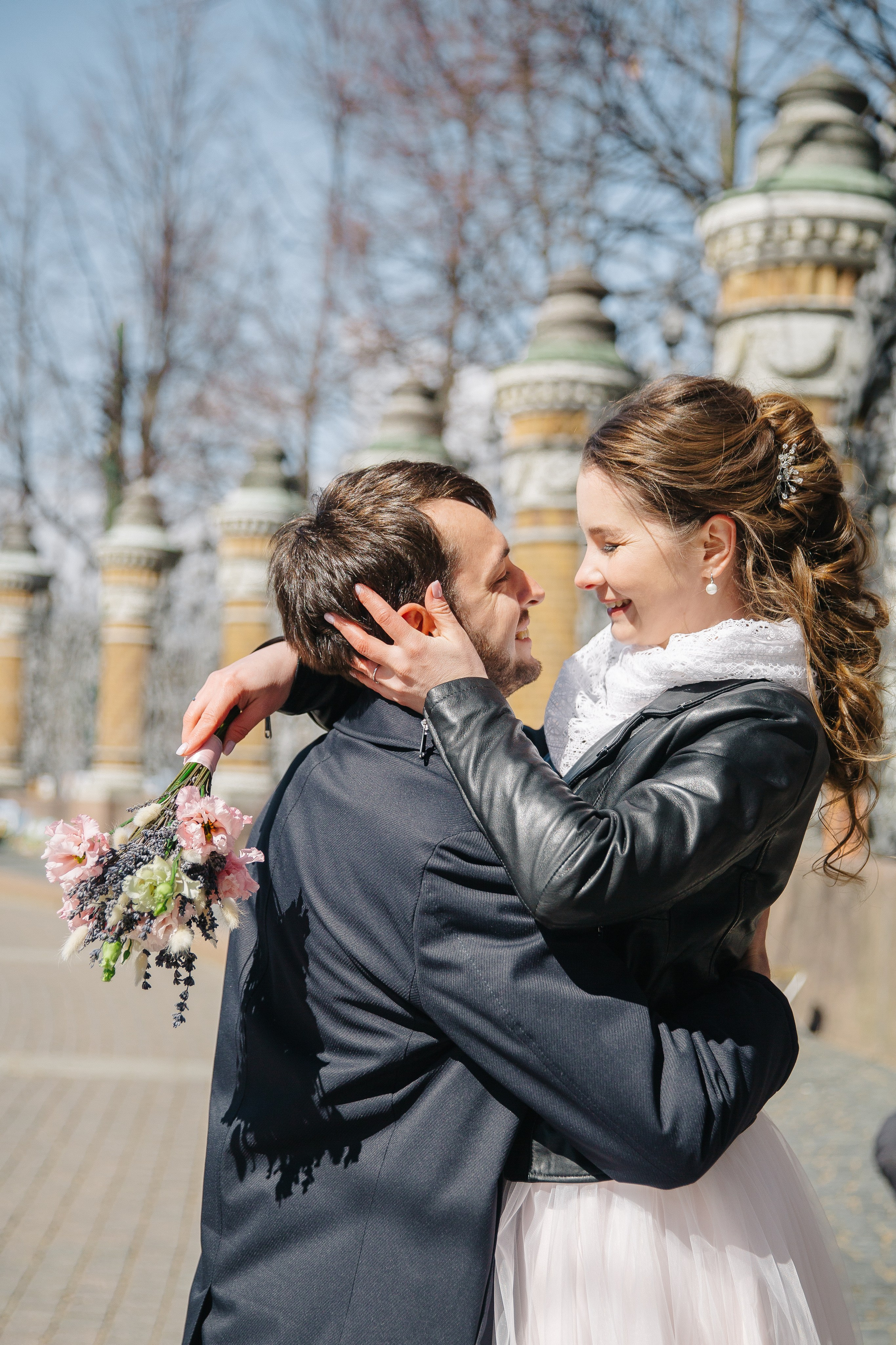 МАЙ | Дворец № 1, Атланты, Эрмитажный дворик. Свадебный фотограф в Санкт-Петербурге Полина Корзухина