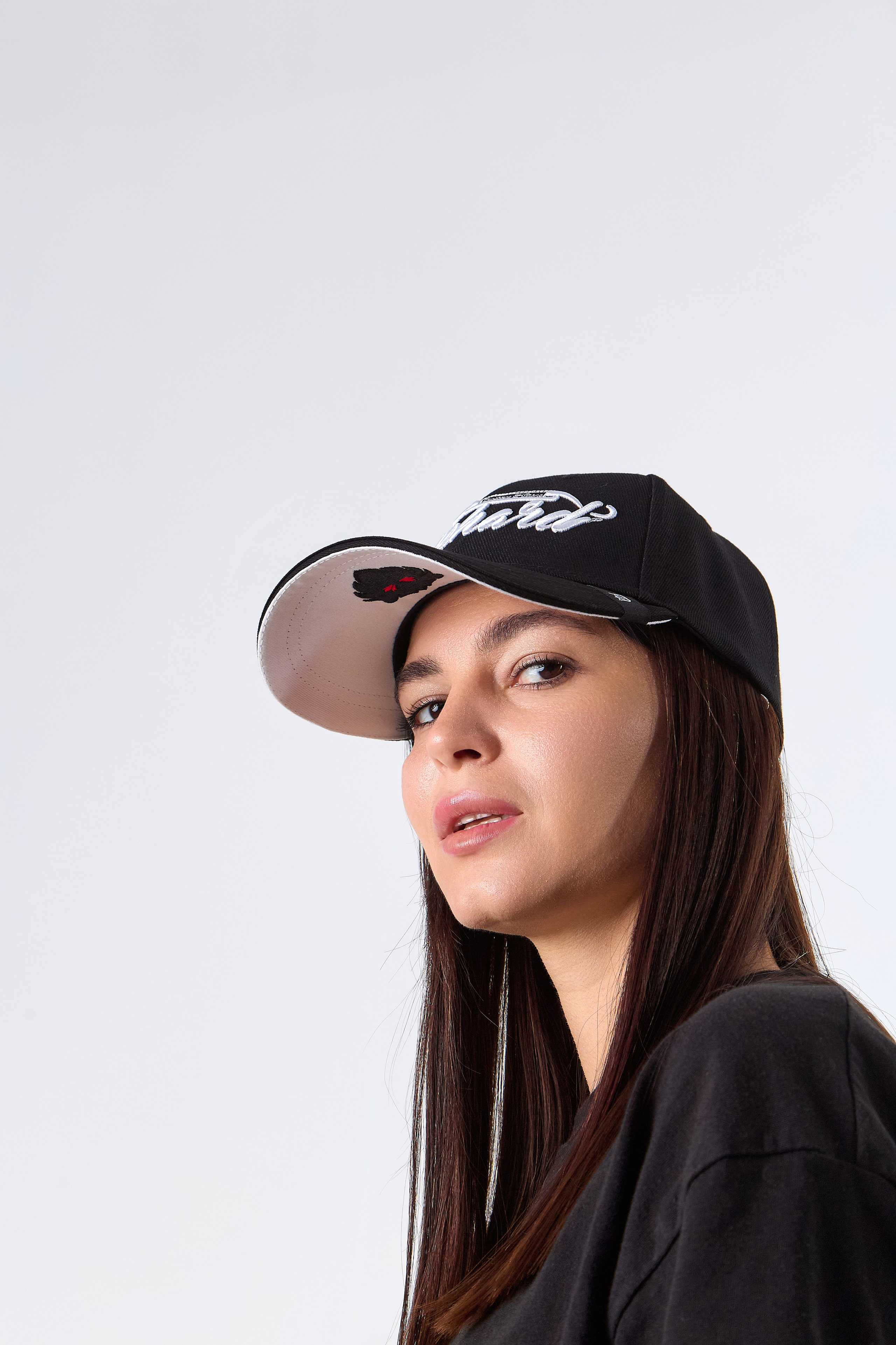 Фото кепок для маркетплейсов. Фотограф Руслан Потапов в Краснодаре