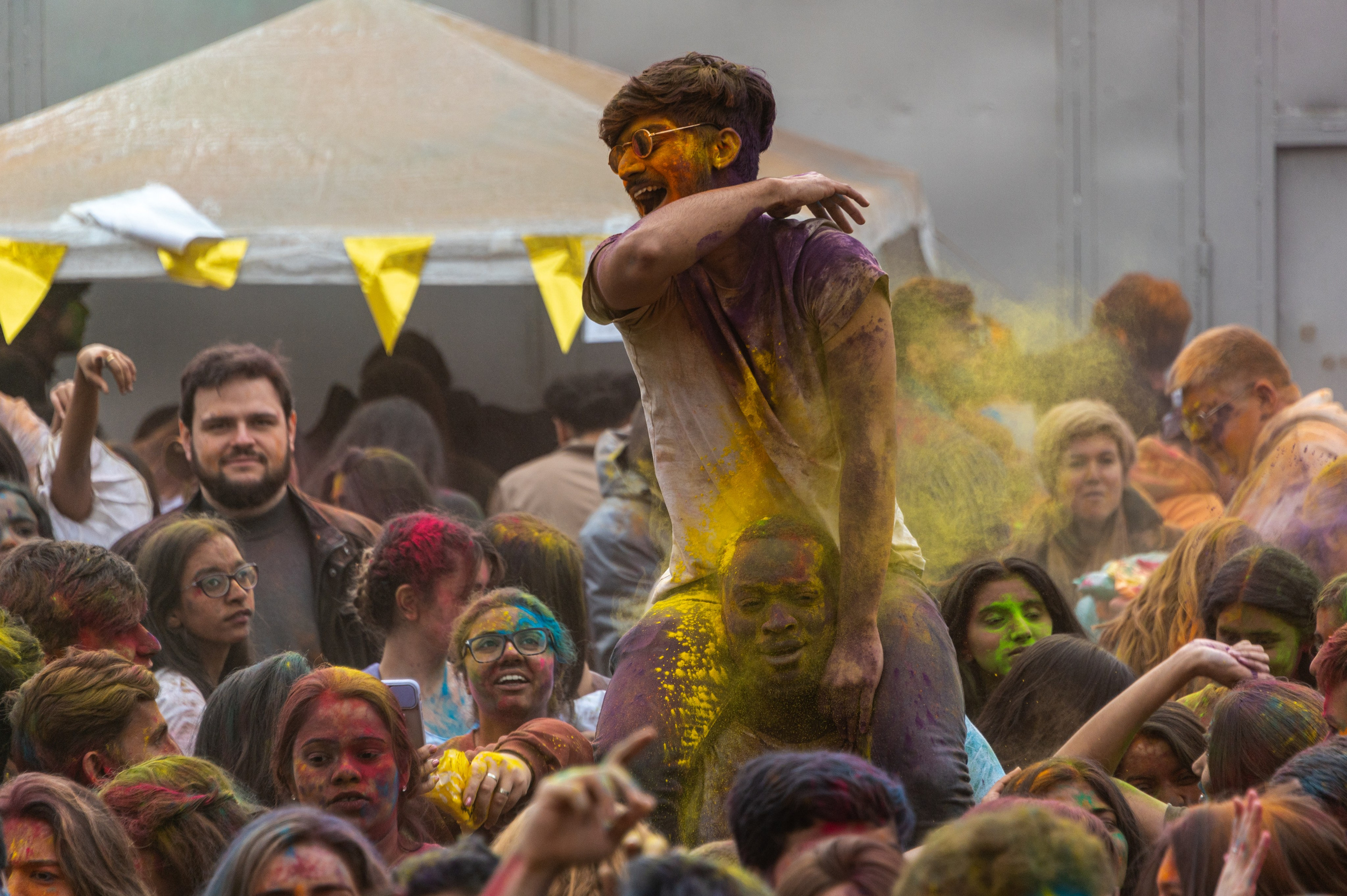 Праздник Холи в Москве. Фотограф Роман Адлер